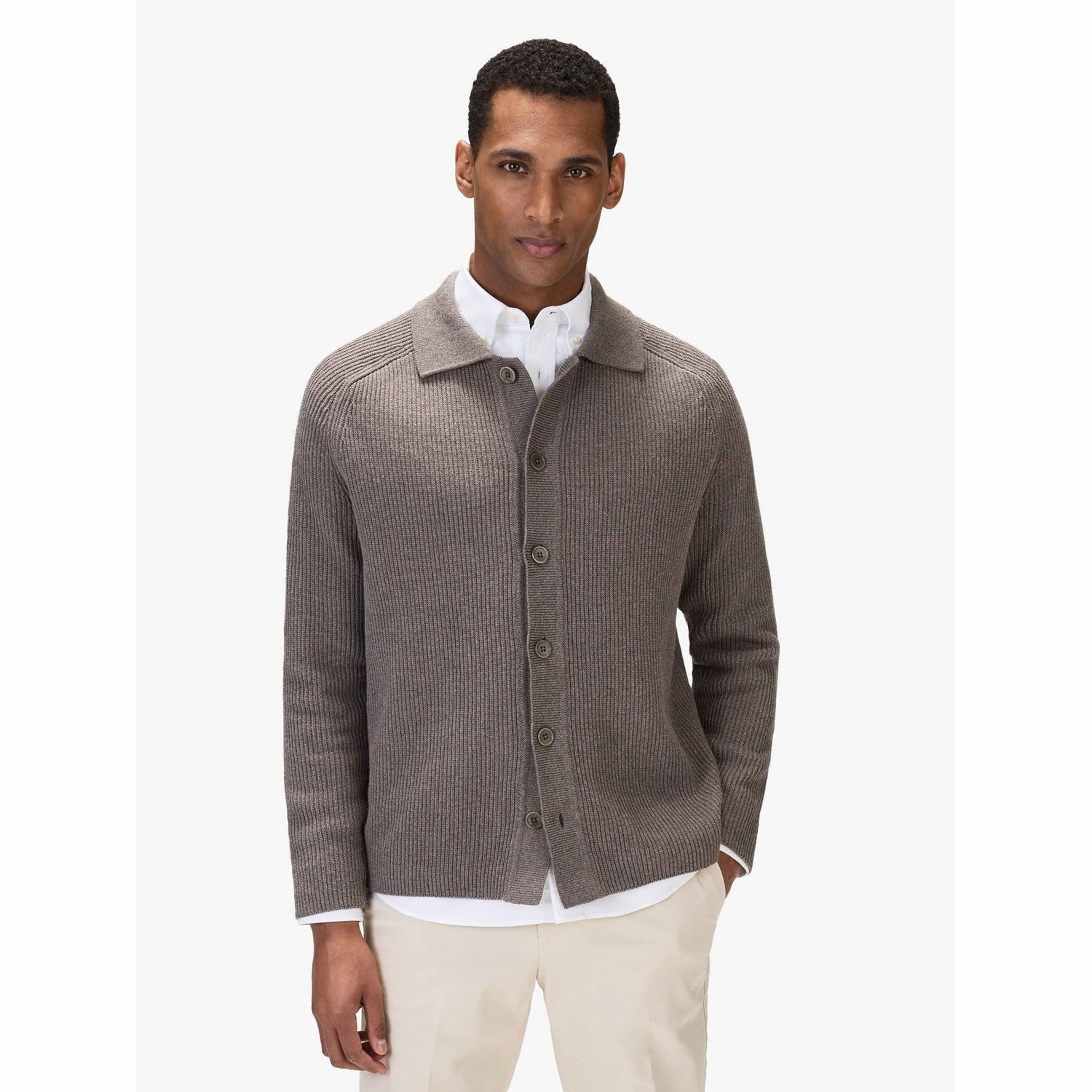 Cotton Rib Knitted Cardigan (milo), från John Henric, i färgen mid brown. Klicka för att öppna bilden i stort format