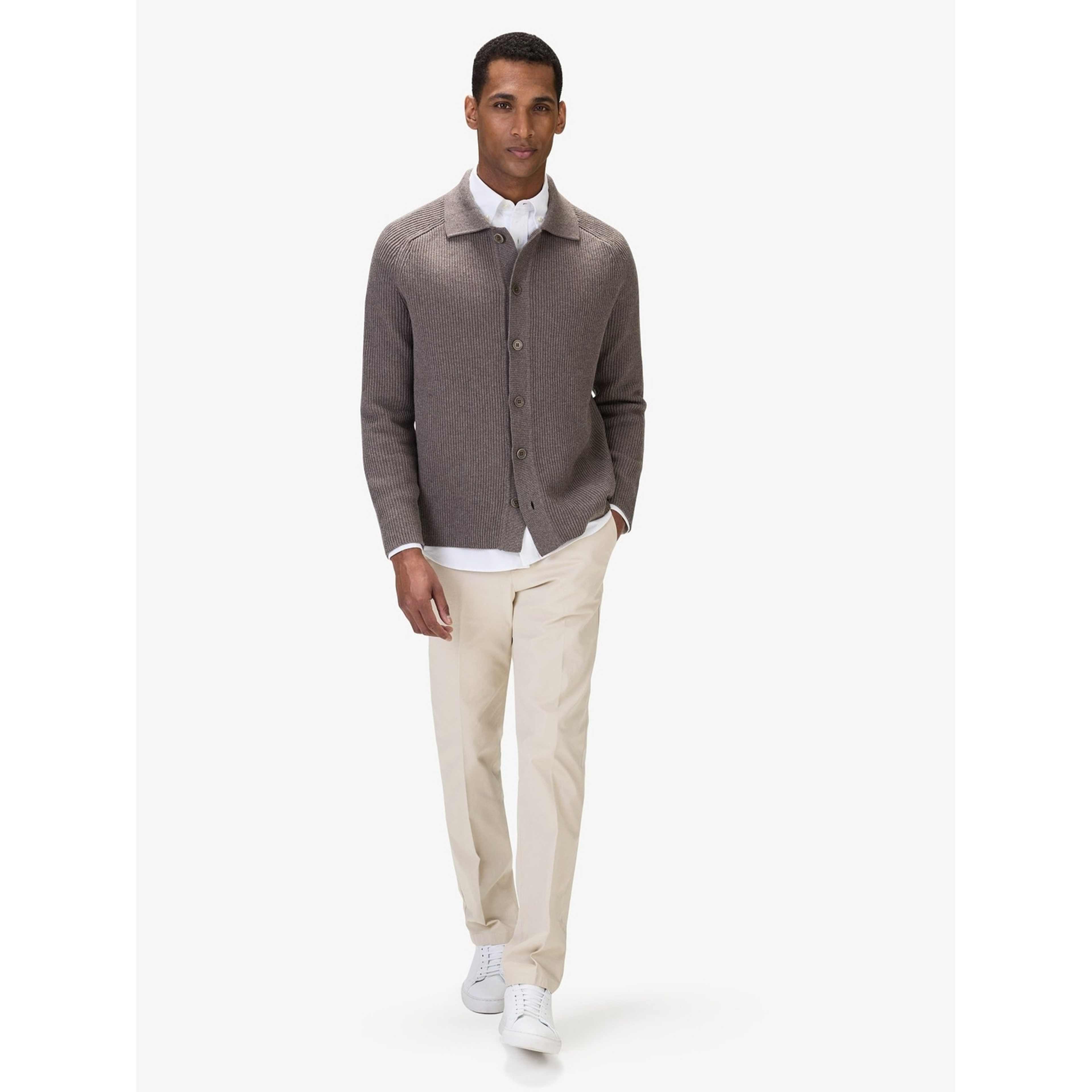 Cotton Rib Knitted Cardigan (milo), från John Henric, i färgen mid brown. Klicka för att öppna bilden i stort format