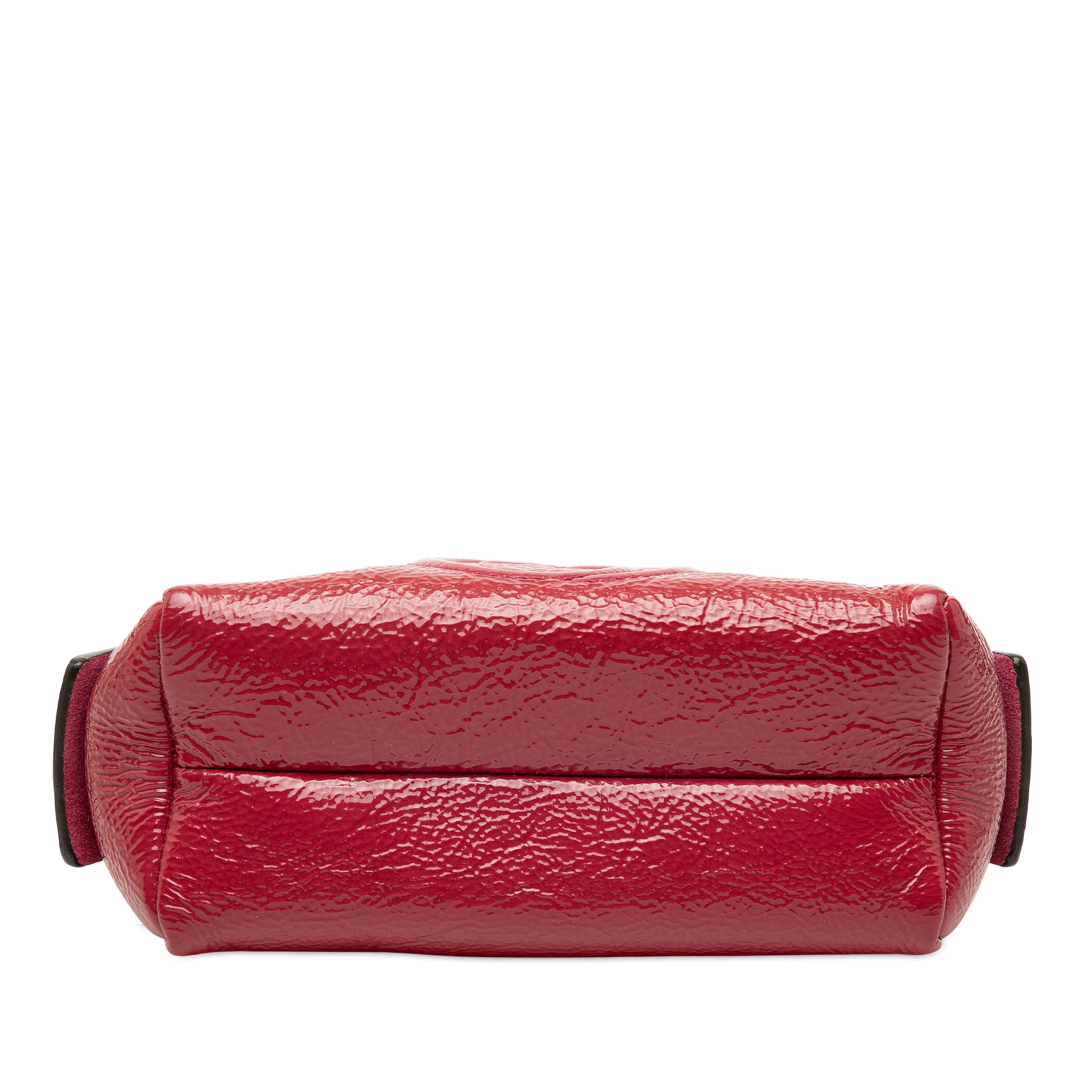 Gucci Patent Soho Cosmetic Pouch, från Luxclusif, i färgen dark pink. Klicka för att öppna bilden i stort format