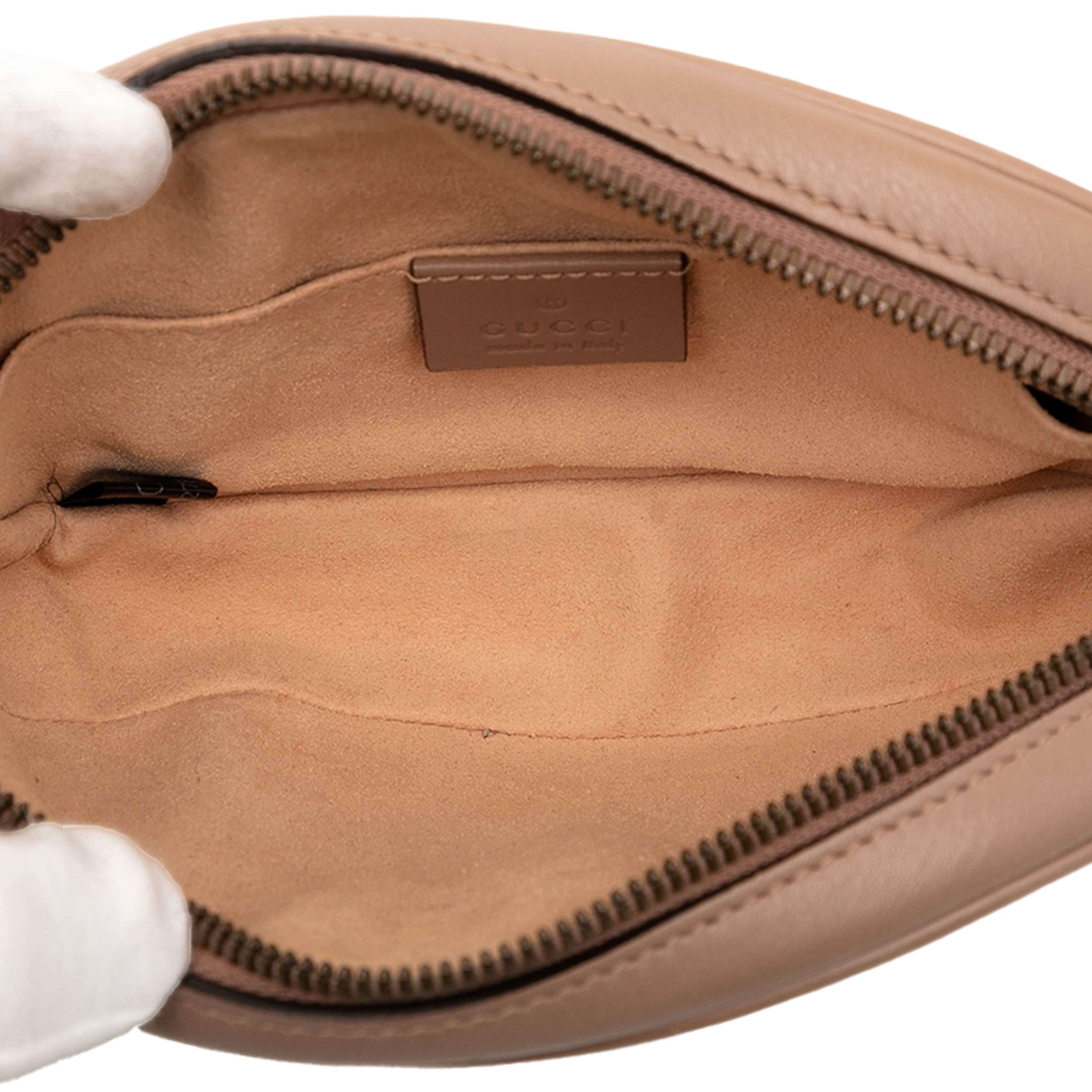 Gucci Gg Marmont Matelasse Leather Belt Bag, från Luxclusif, i färgen beige. Klicka för att öppna bilden i stort format