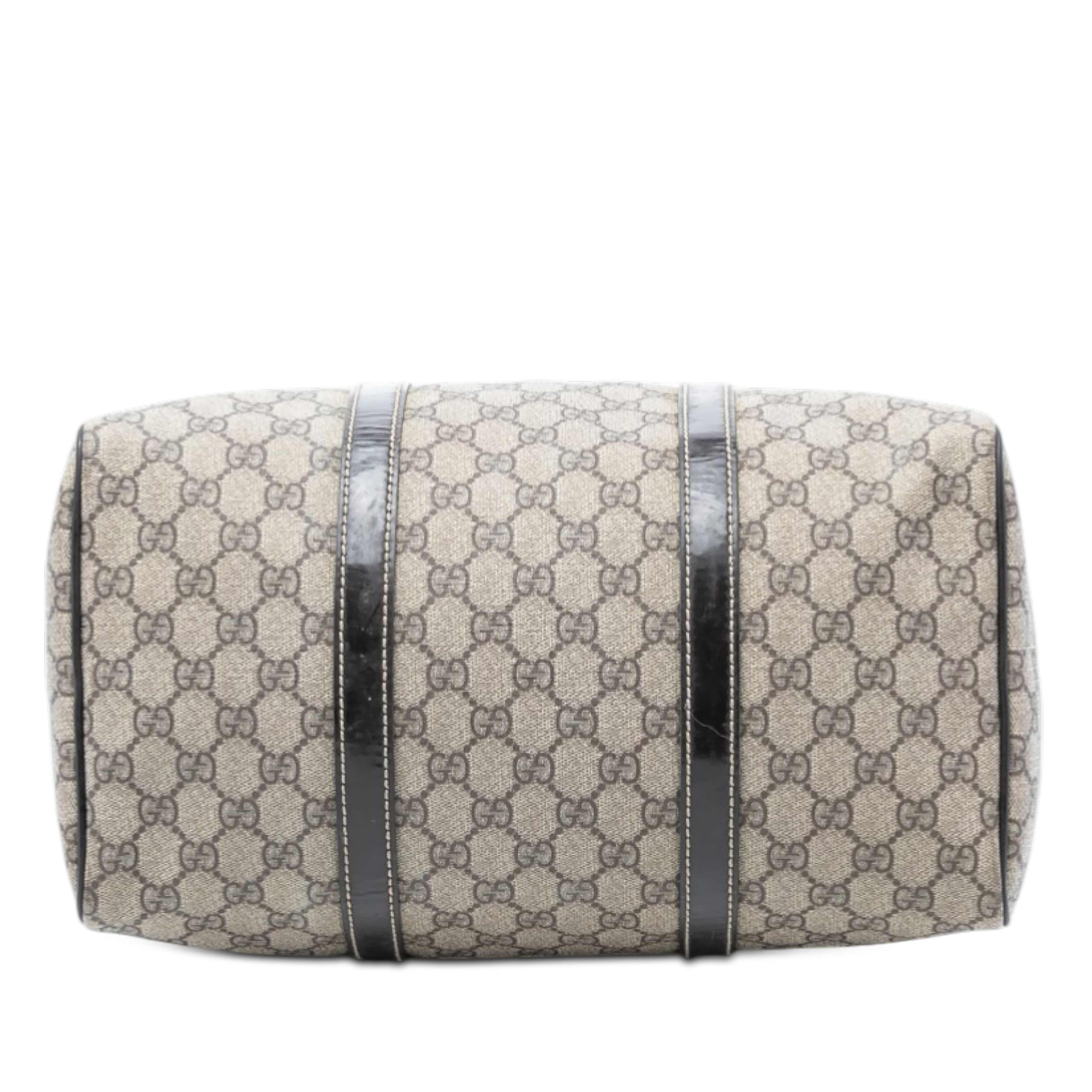 Gucci Medium Gg Supreme Joy Boston Bag, från Luxclusif, i färgen beige. Klicka för att öppna bilden i stort format