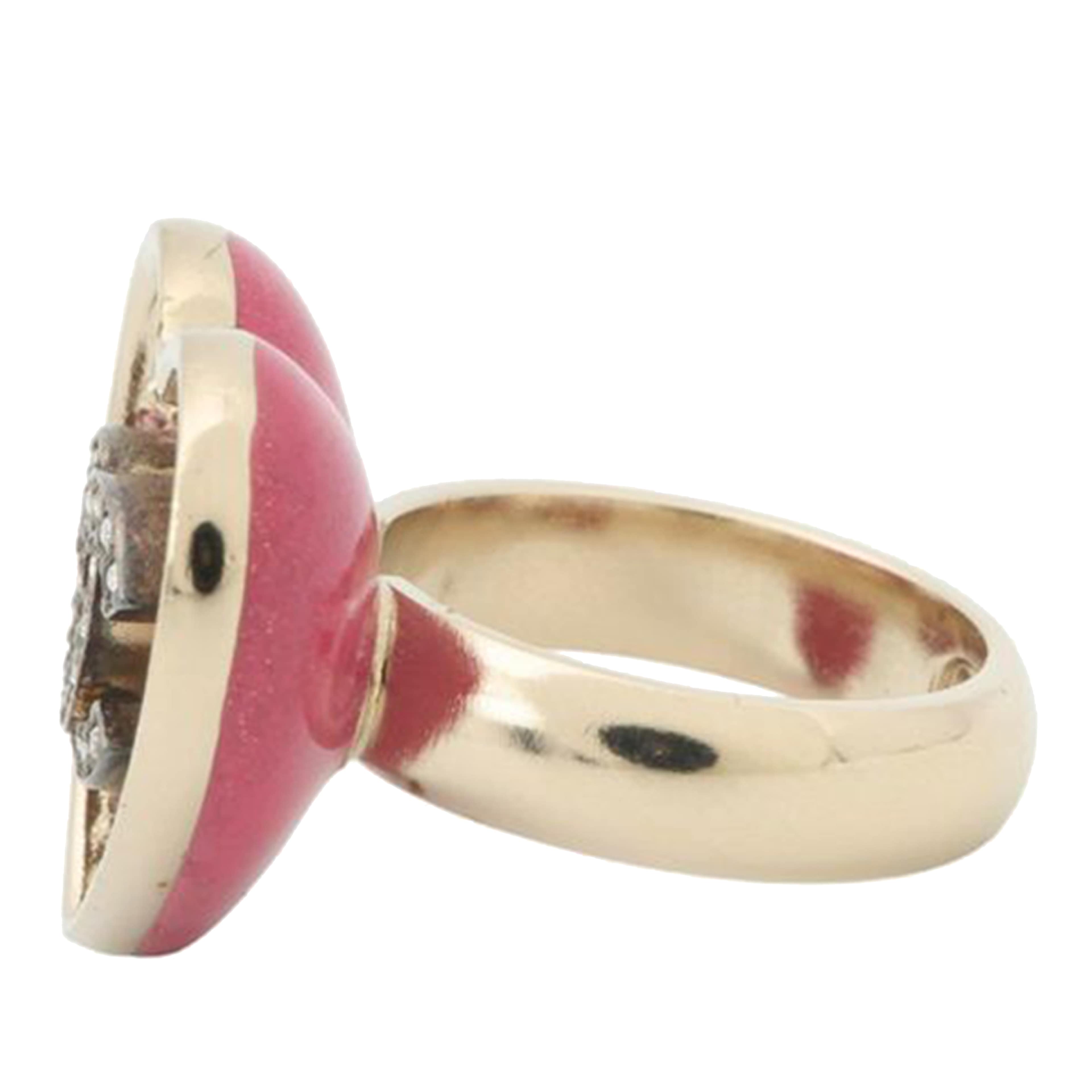 Chanel Cc Gold Plated Rhinestones Heart Ring, från Luxclusif, i färgen pink. Klicka för att öppna bilden i stort format