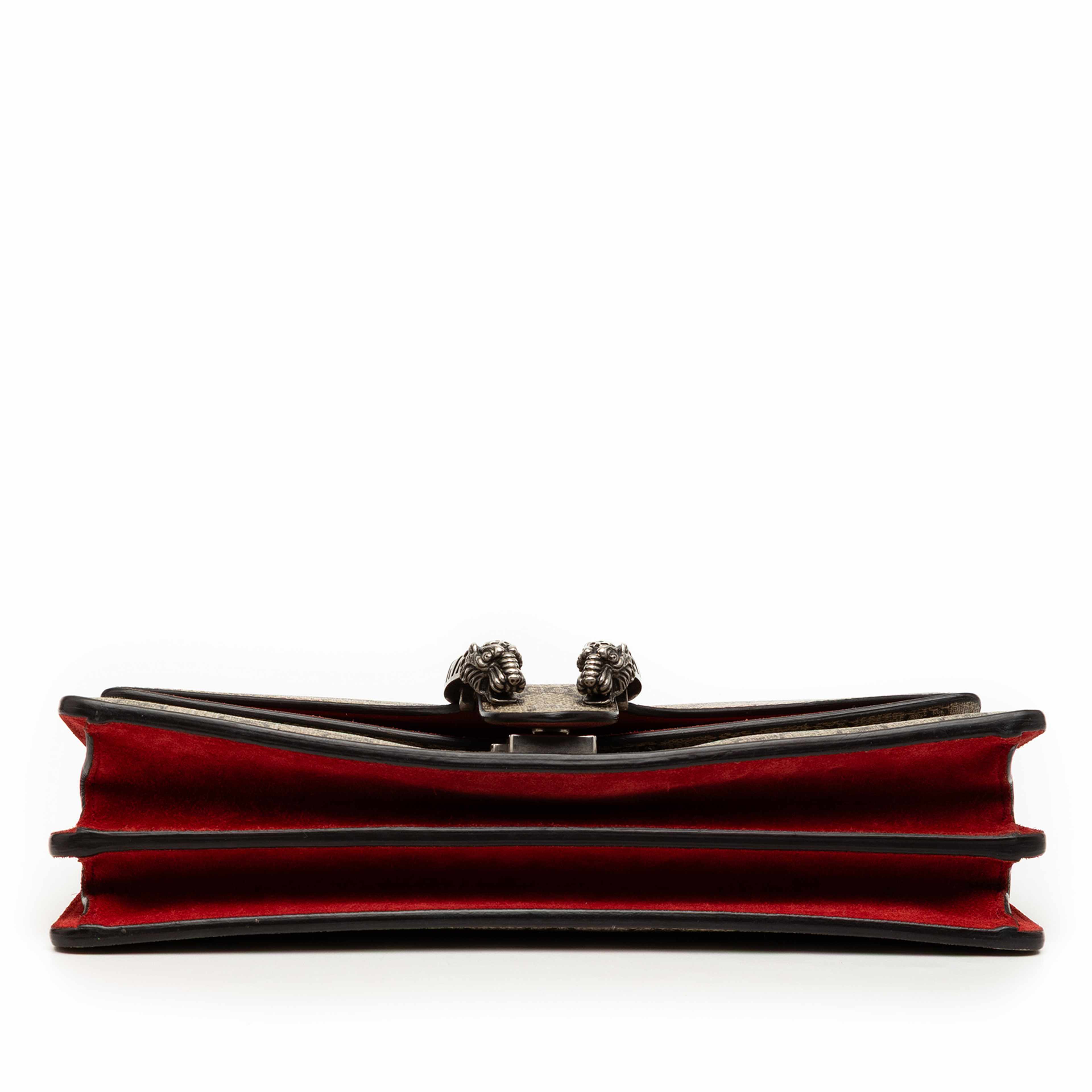 Gucci Medium Gg Supreme Dionysus Shoulder Bag, från Luxclusif, i färgen beige. Klicka för att öppna bilden i stort format