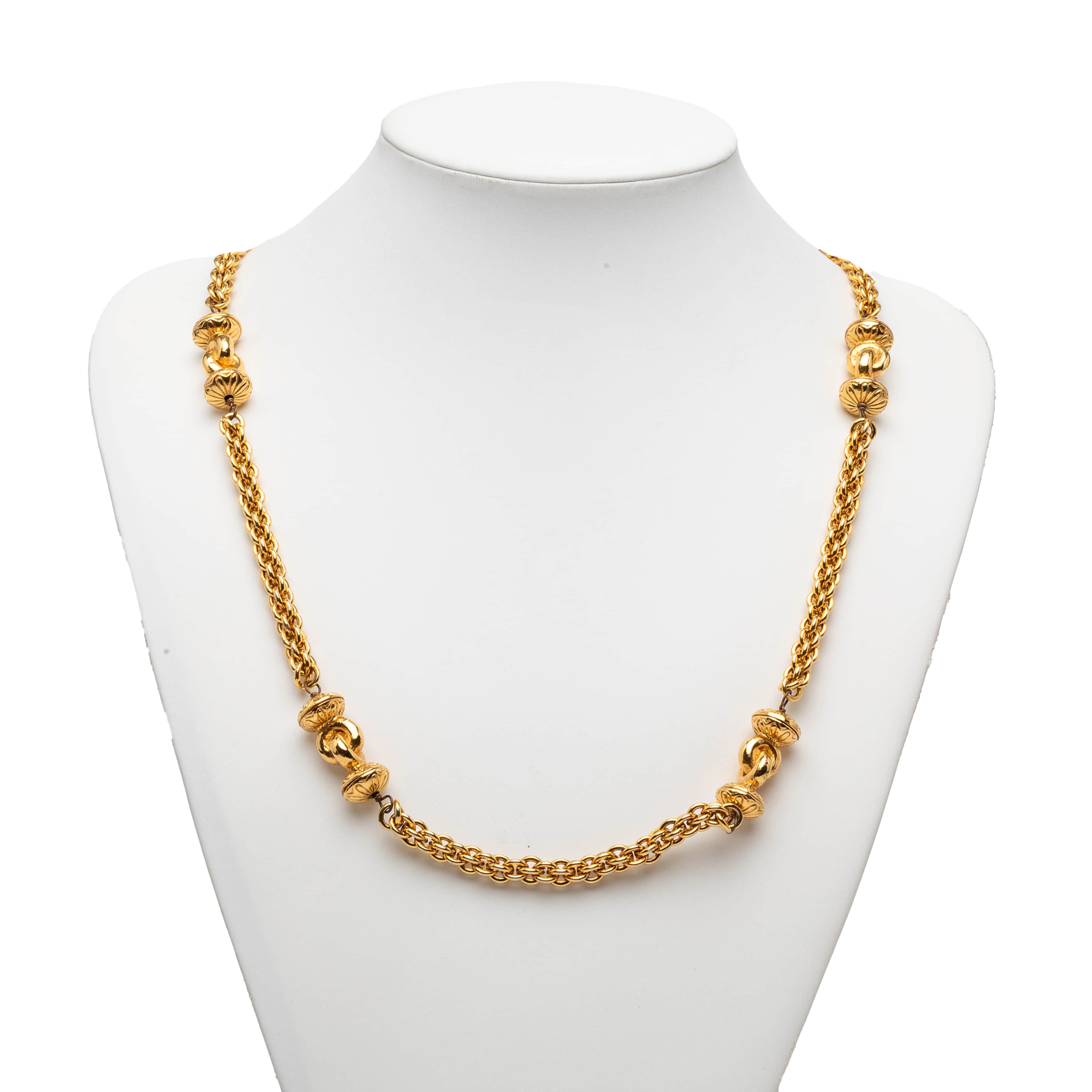 Chanel Cc Gold Plated Station Chain Long Necklace, från Luxclusif, i färgen gold. Klicka för att öppna bilden i stort format