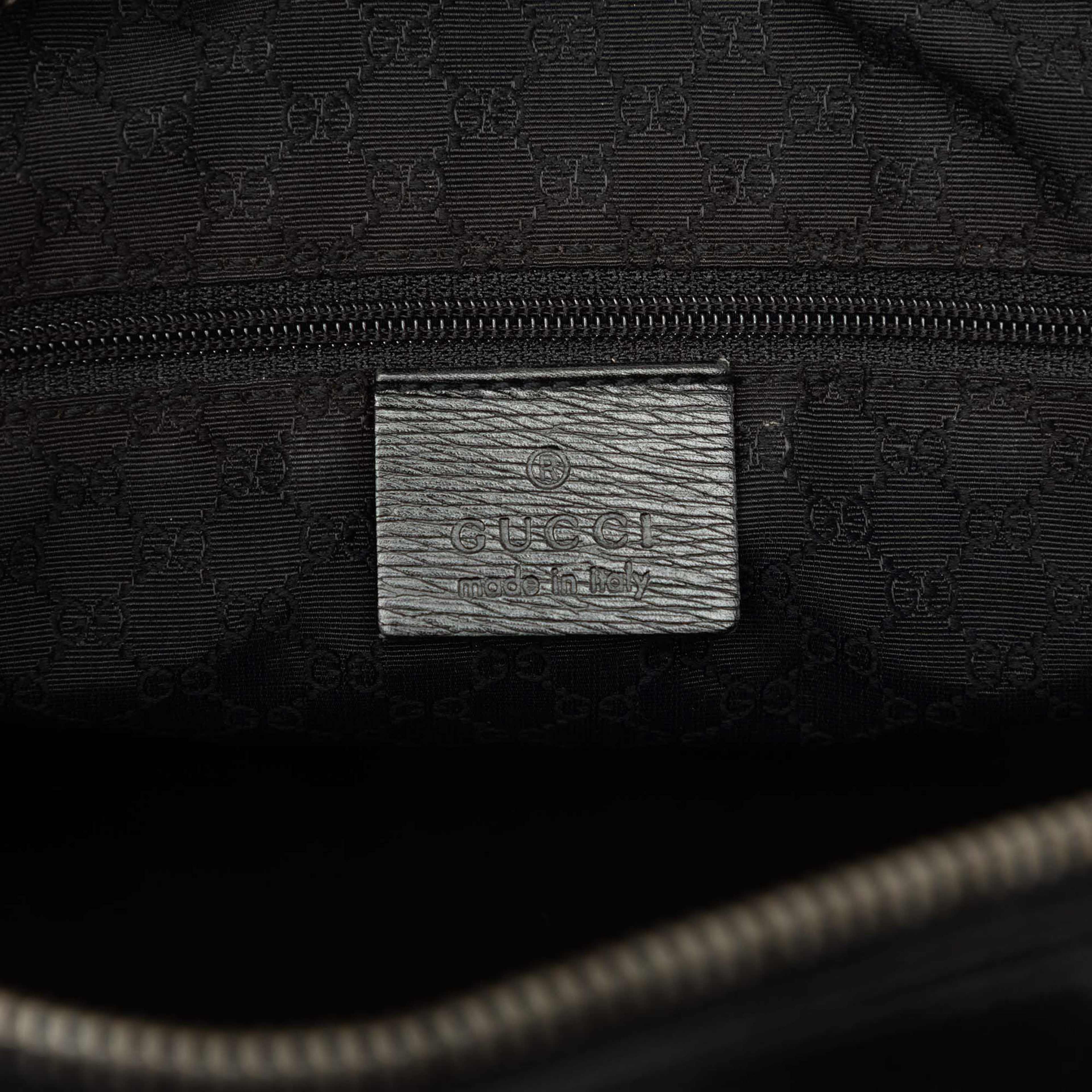 Gucci Calfskin Handbag, från Luxclusif, i färgen svart. Klicka för att öppna bilden i stort format