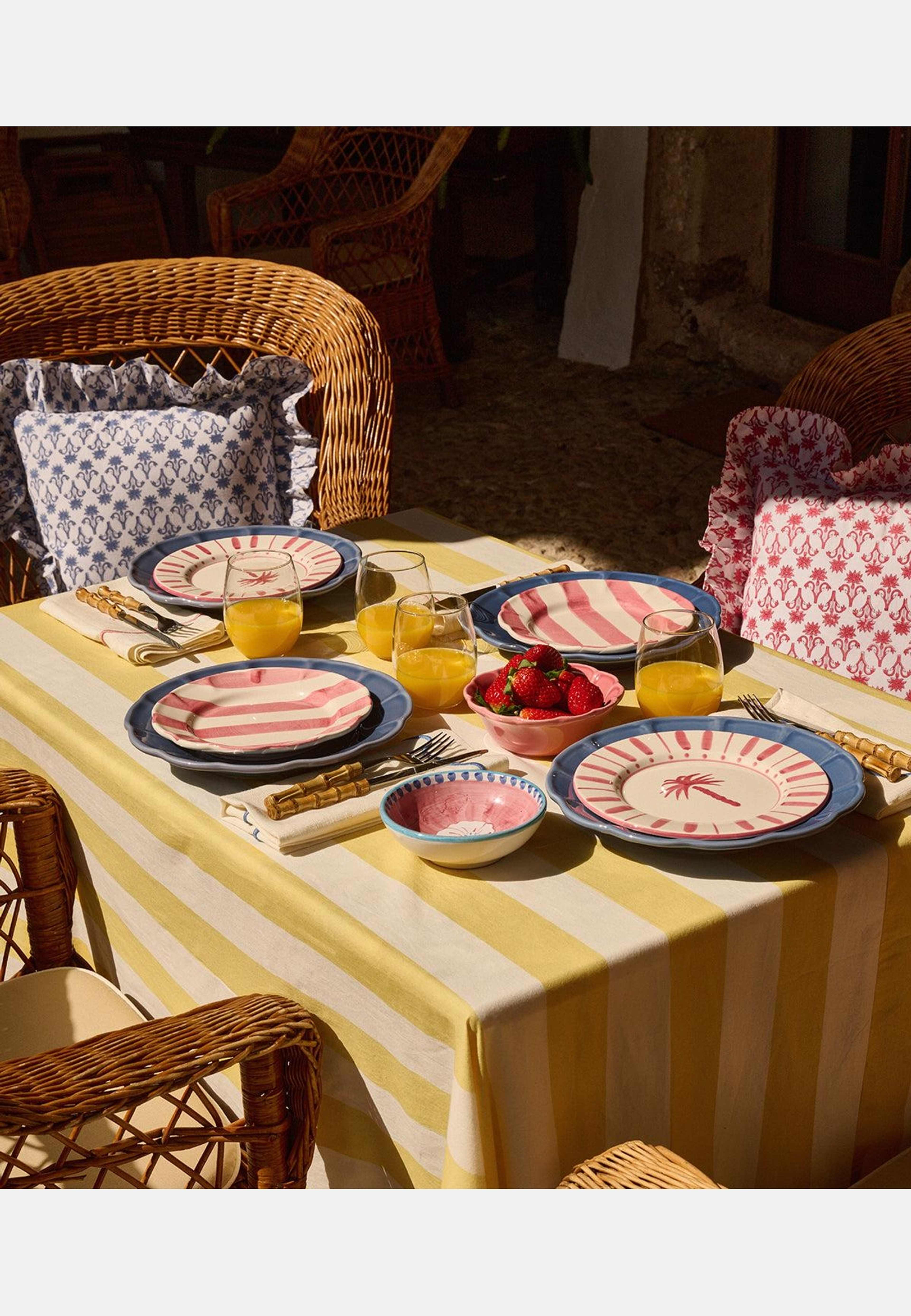 Lily Kuddfodral - 40x40 Cm, från Pick A Poppy, i färgen pink. Klicka för att öppna bilden i stort format