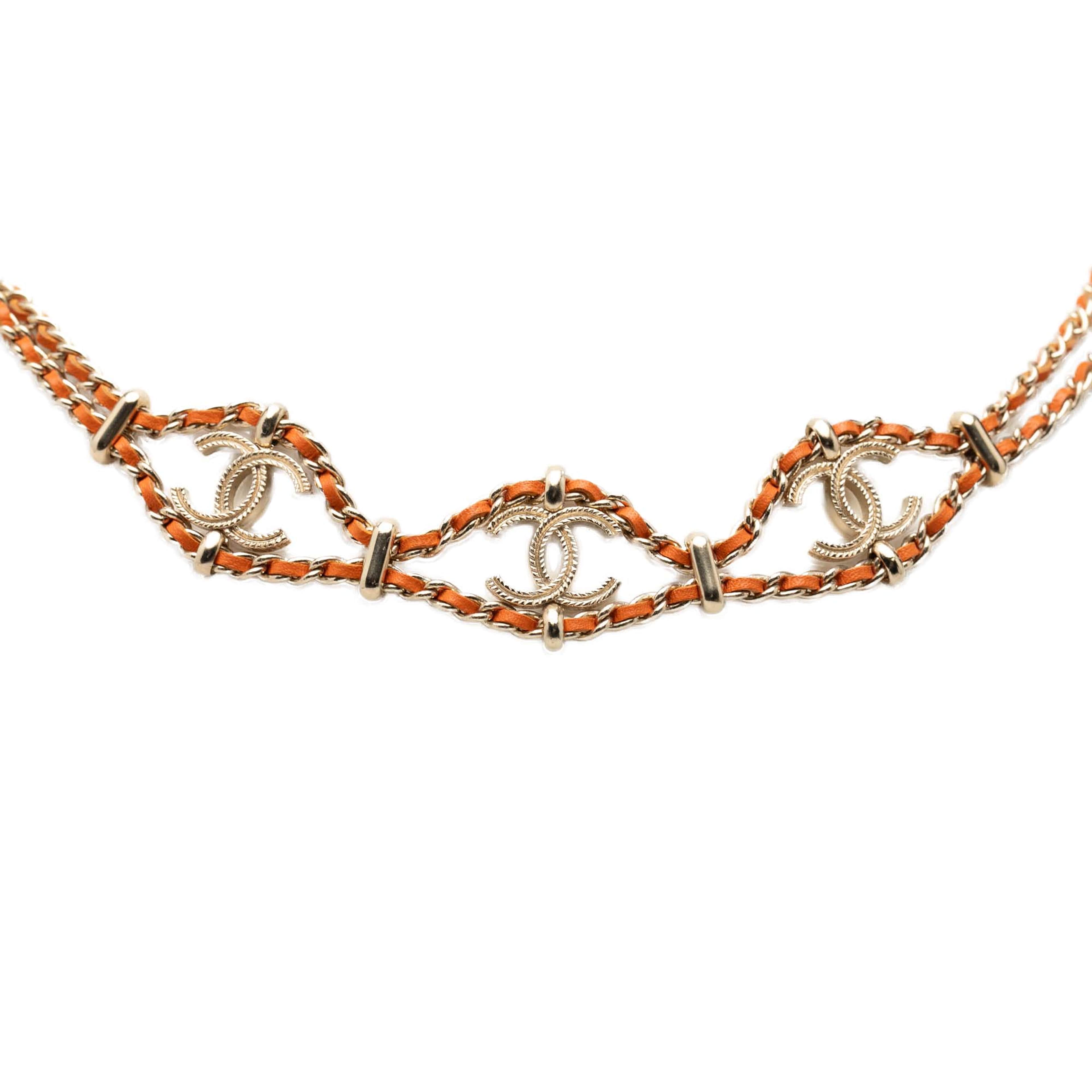 Chanel Cc Gold Plated Leather Woven Wrap Choker Necklace, från Luxclusif, i färgen guld. Klicka för att öppna bilden i stort format