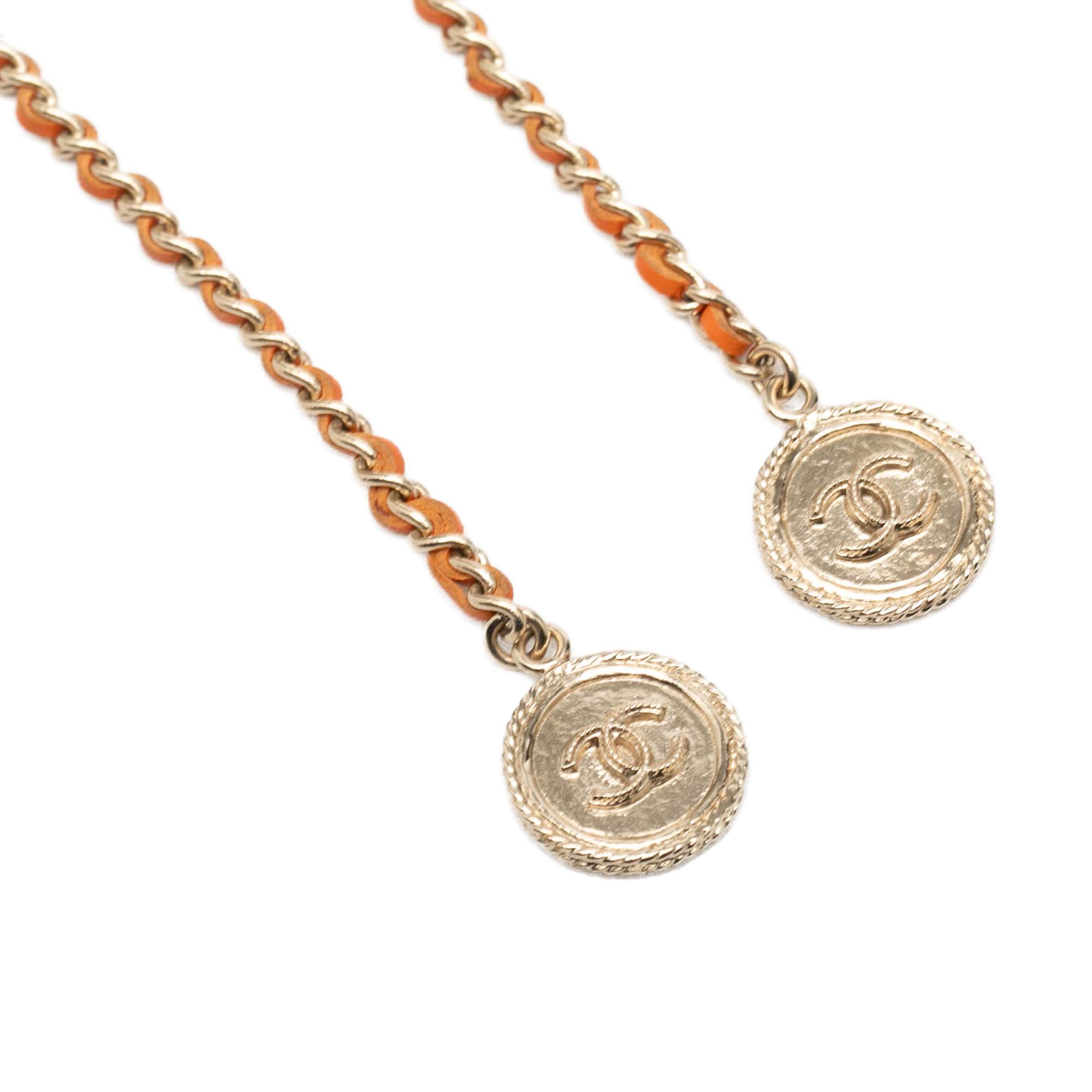 Chanel Cc Gold Plated Leather Woven Wrap Choker Necklace, från Luxclusif, i färgen guld. Klicka för att öppna bilden i stort format