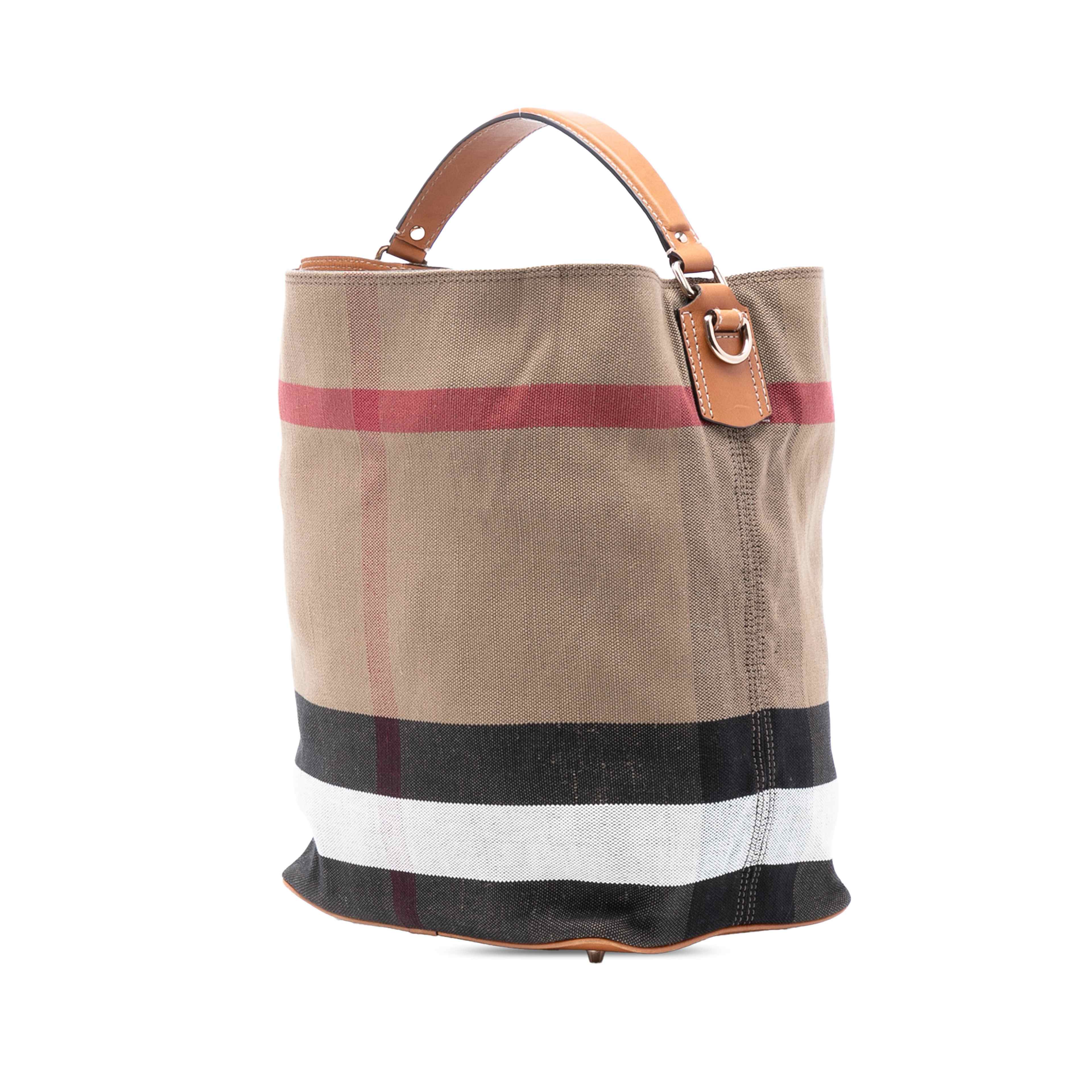 Burberry Medium Mega Check Canvas Ashby Bucket Bag, från Luxclusif, i färgen light brown. Klicka för att öppna bilden i stort format