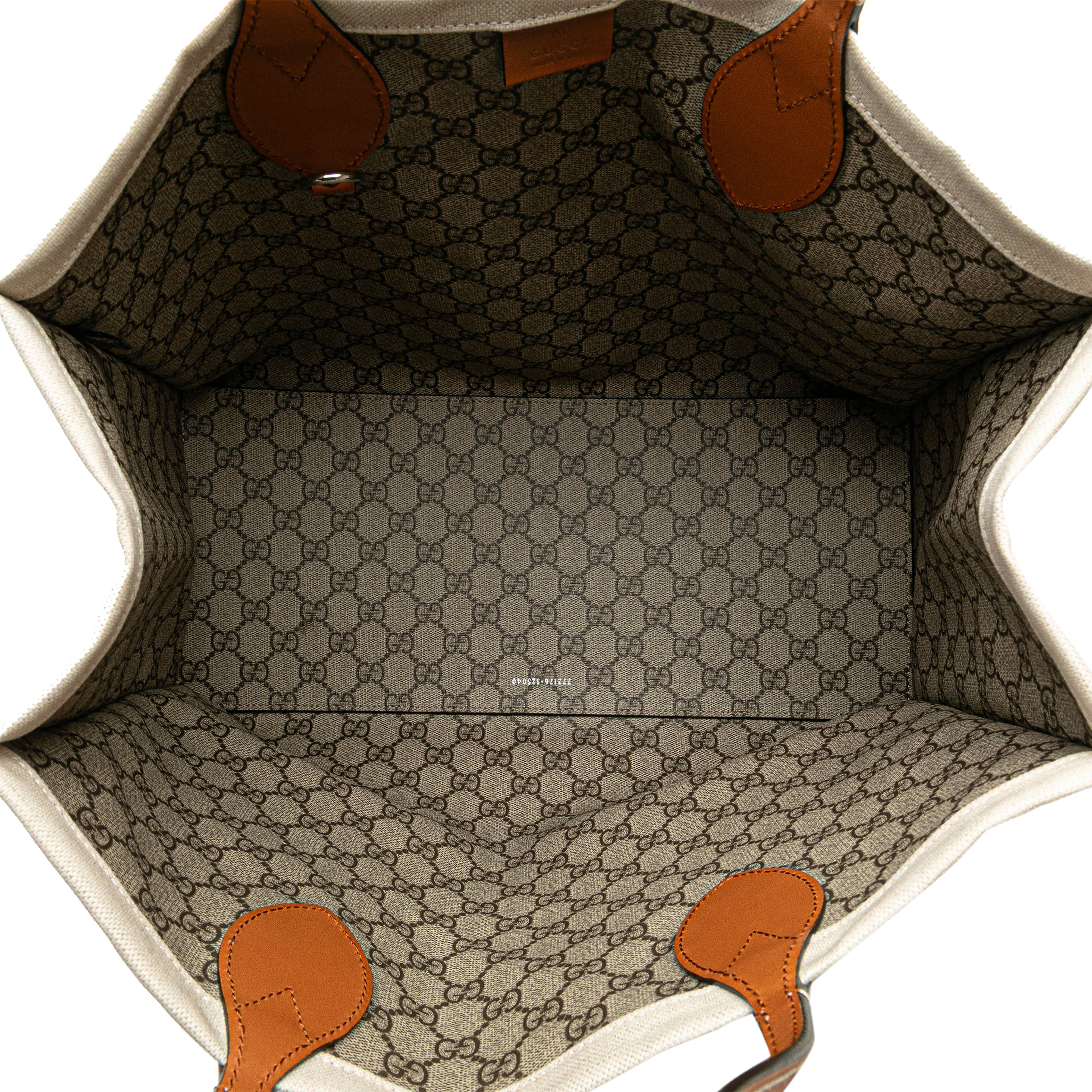 Gucci Large Canvas Logo Tote, från Luxclusif, i färgen beige. Klicka för att öppna bilden i stort format