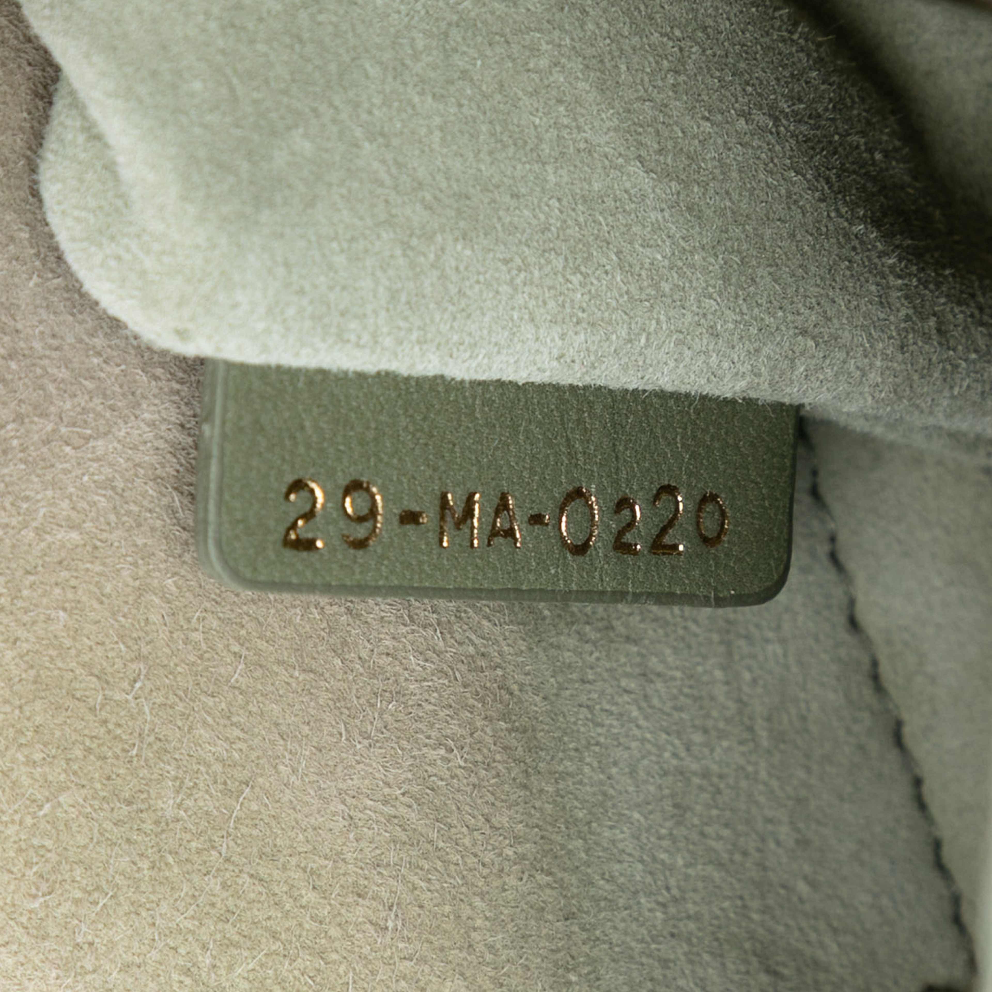 Dior Medium Lambskin Cannage Lady Dior, från Luxclusif, i färgen olive green. Klicka för att öppna bilden i stort format