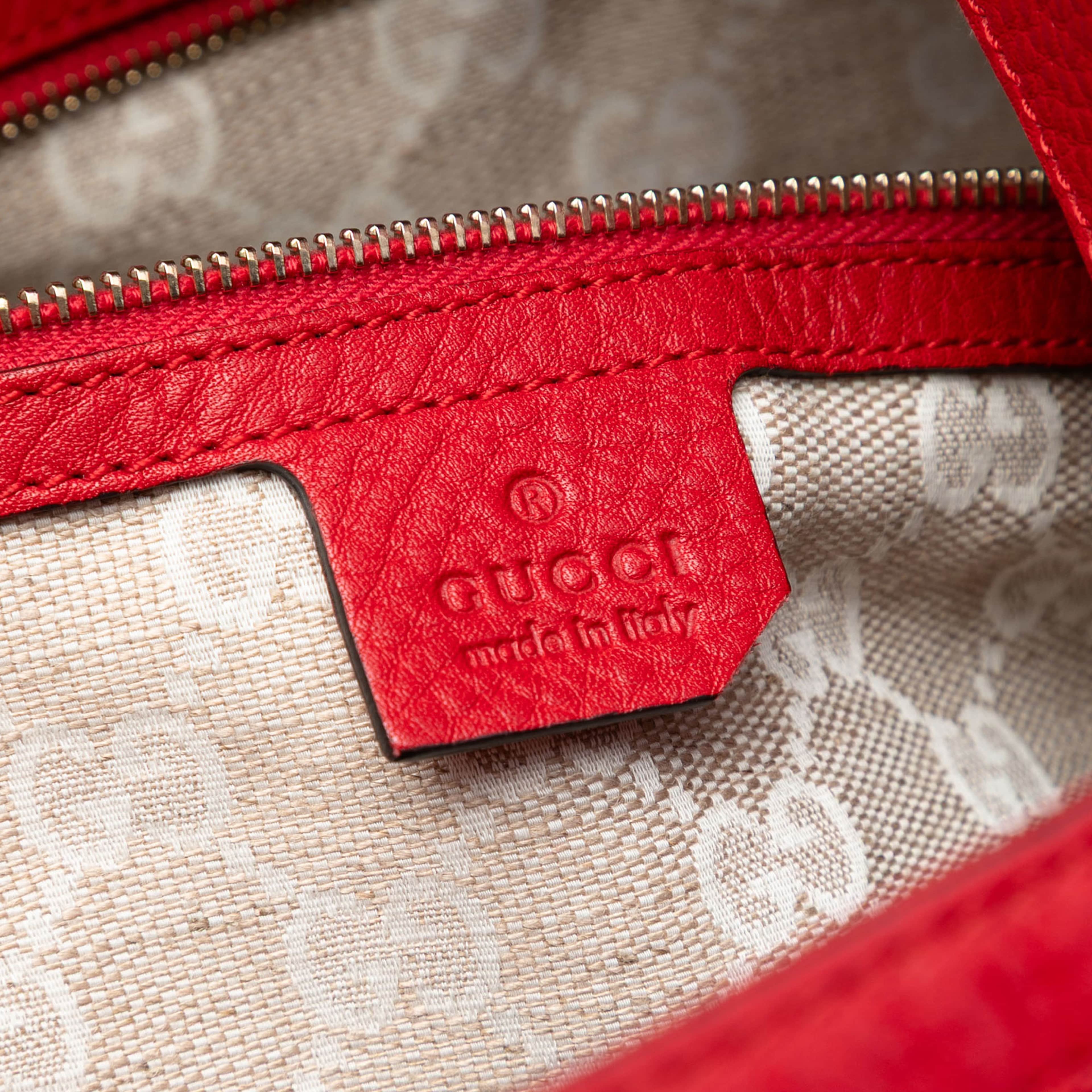 Gucci Calfskin Bamboo Diana Satchel, från Luxclusif, i färgen red. Klicka för att öppna bilden i stort format