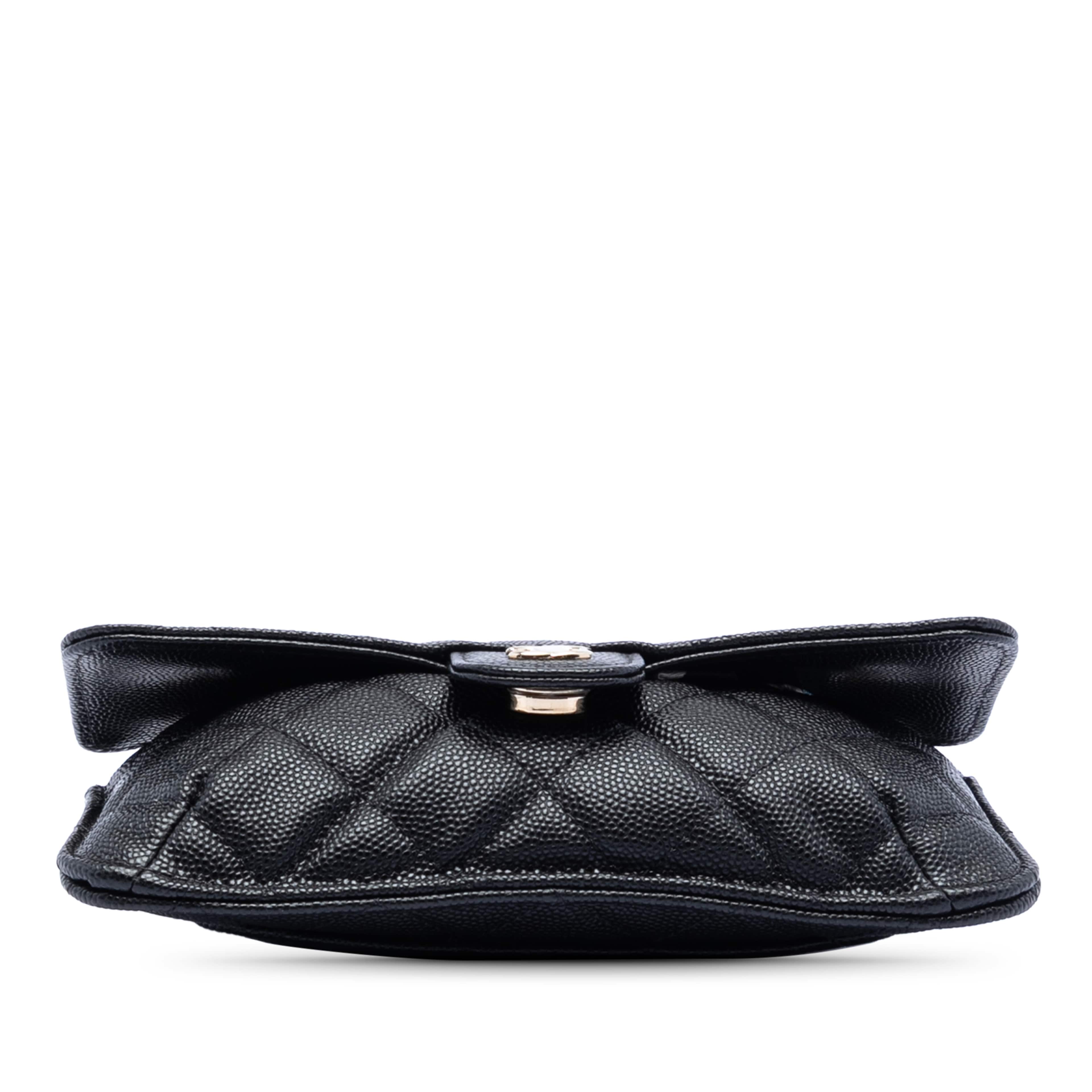 Chanel Nylon Graffiti Foldable Shopping Tote In Caviar Flap, från Luxclusif, i färgen black. Klicka för att öppna bilden i stort format