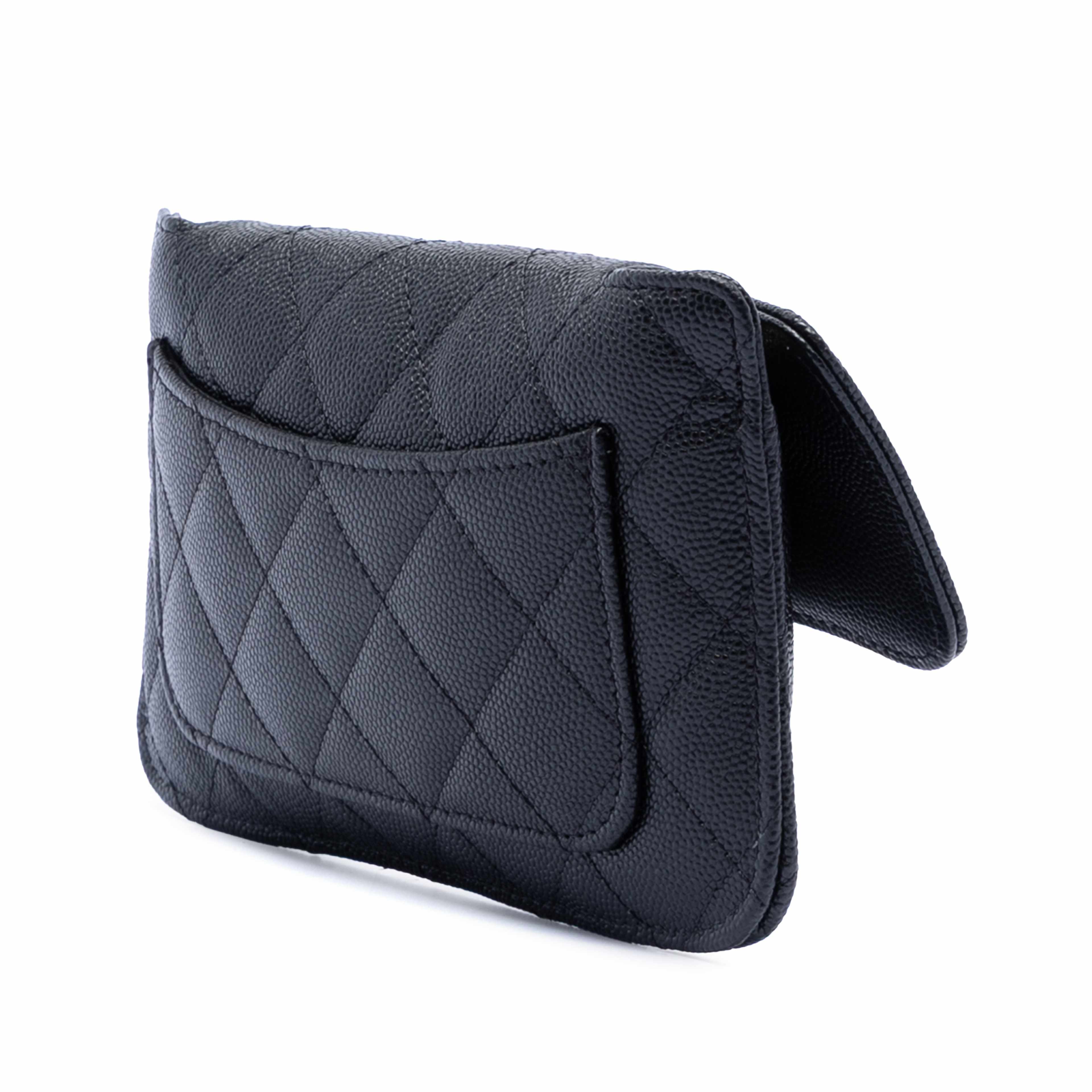 Chanel Nylon Graffiti Foldable Shopping Tote In Caviar Flap, från Luxclusif, i färgen black. Klicka för att öppna bilden i stort format