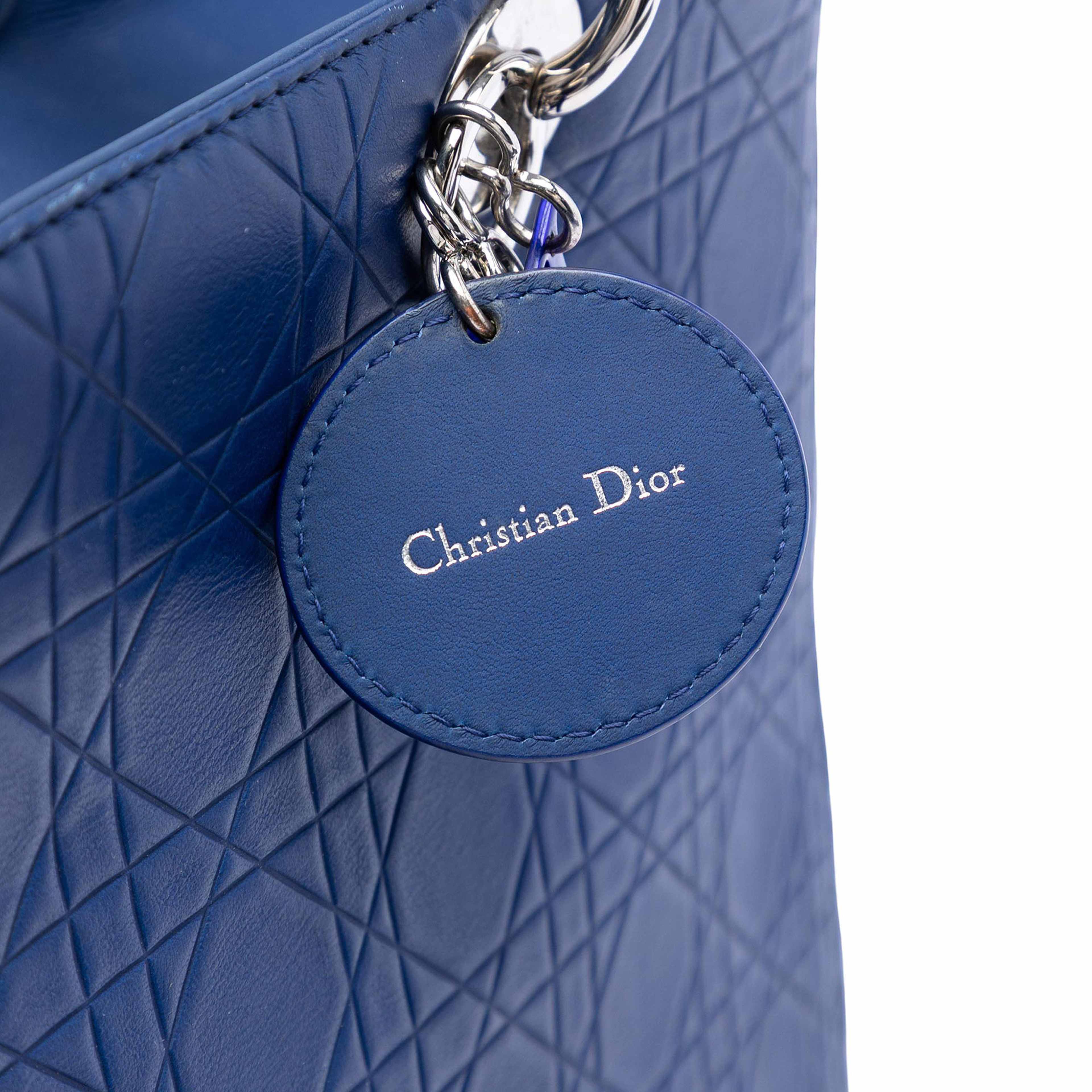 Dior Large Ultra Matte Calfskin Cannage Embossed Lady Dior, från Luxclusif, i färgen blue. Klicka för att öppna bilden i stort format