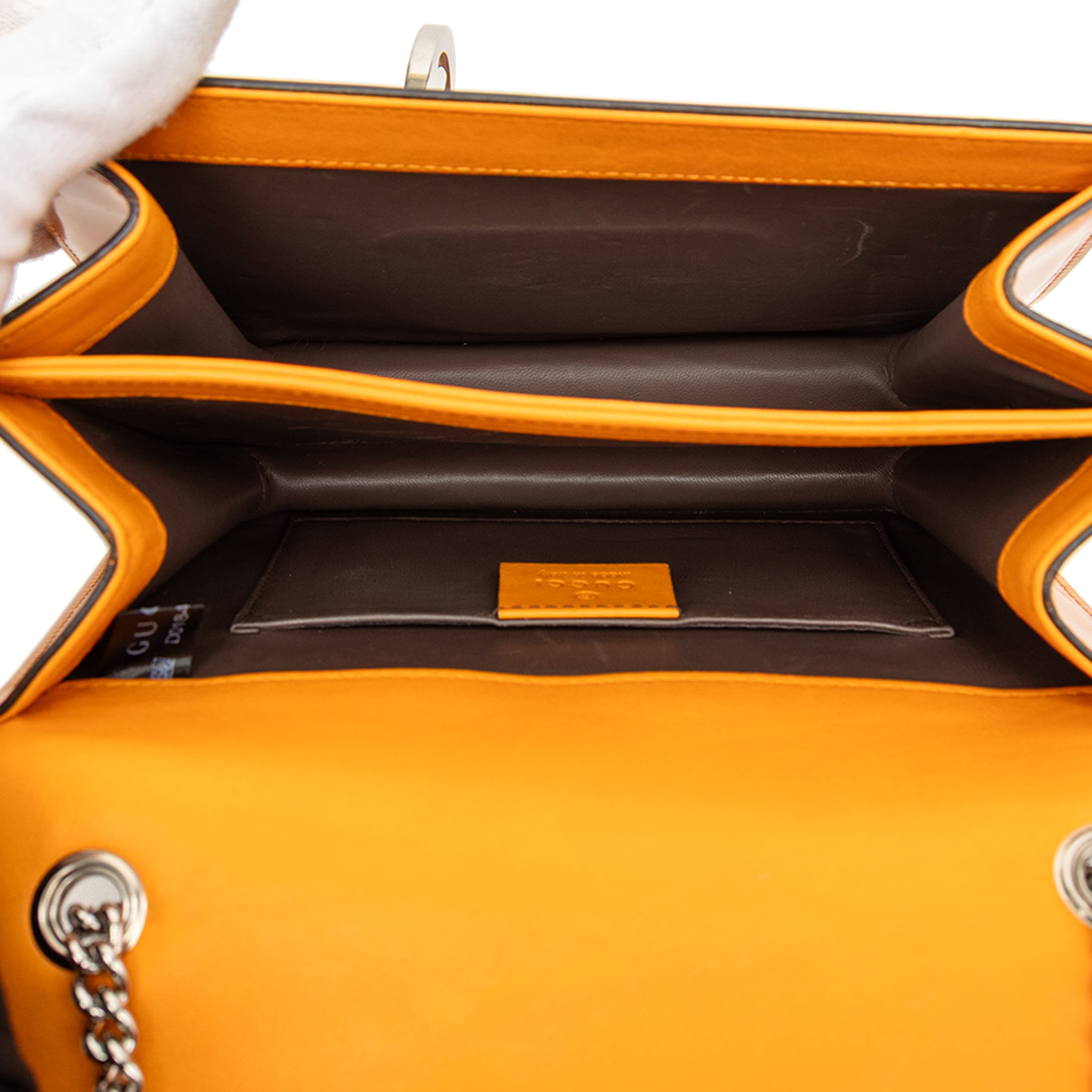 Gucci Small Polished Calfskin Interlocking G Dollar Crossbody, från Luxclusif, i färgen orange. Klicka för att öppna bilden i stort format