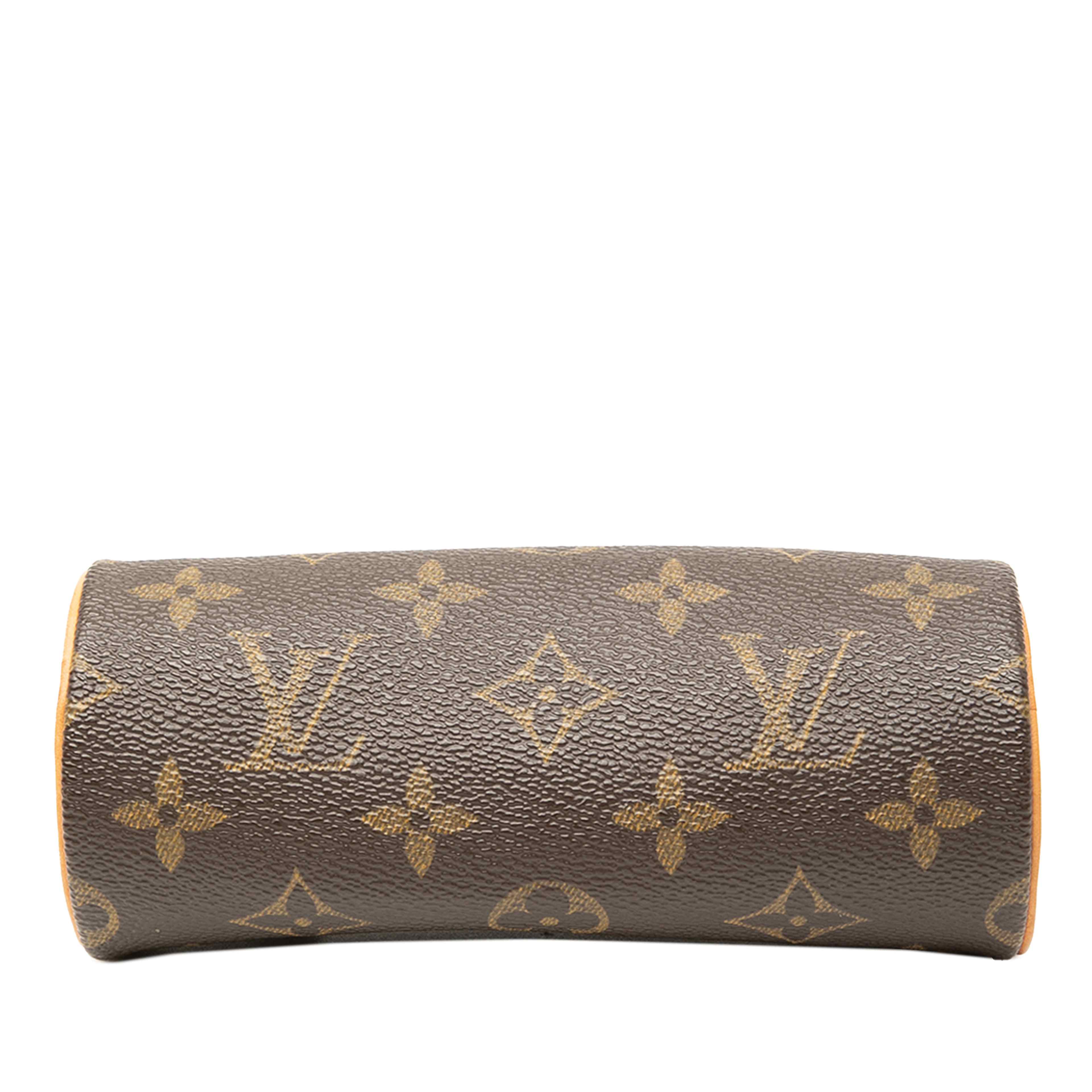 Louis Vuitton Monogram Papillon Pochette, från Luxclusif, i färgen brown. Klicka för att öppna bilden i stort format