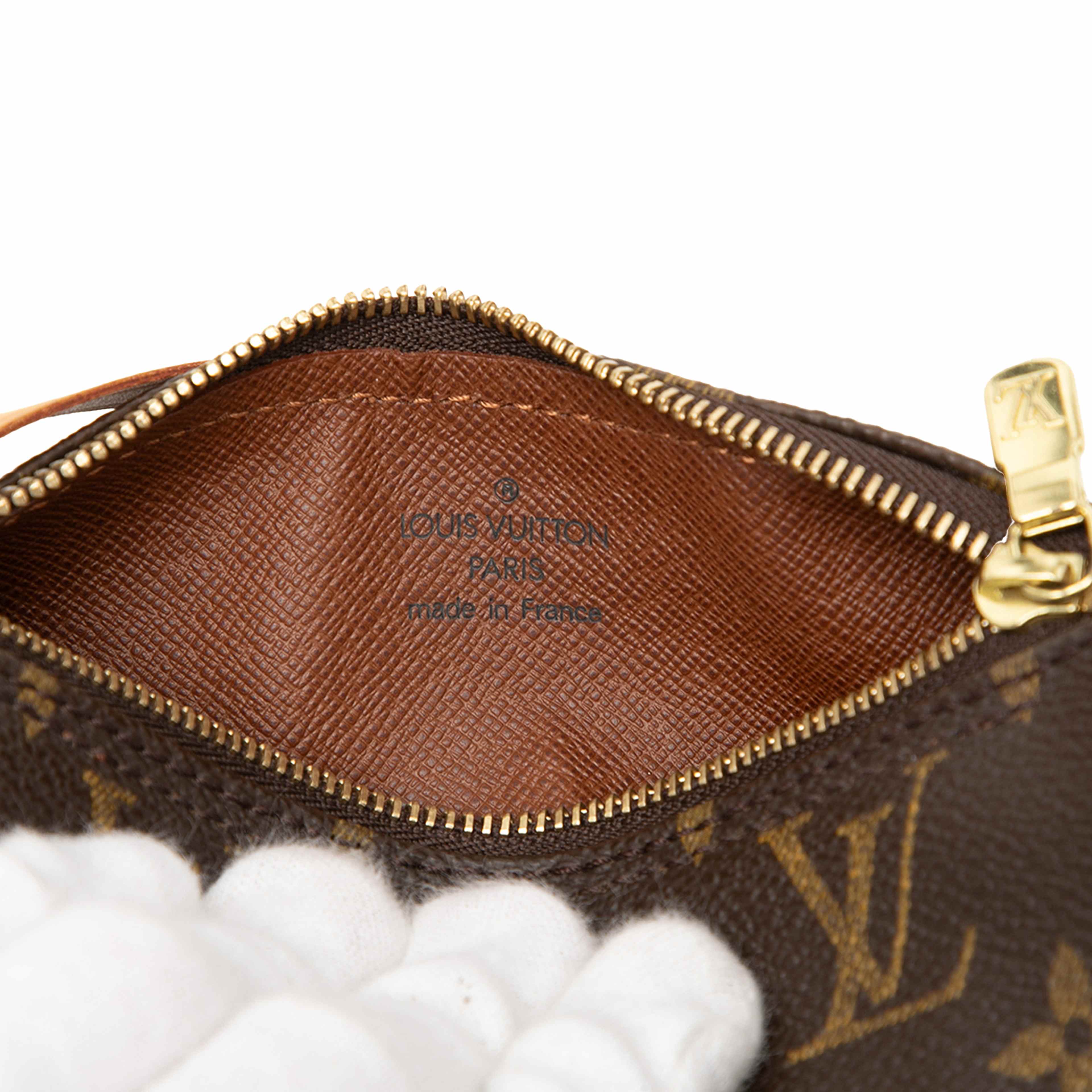 Louis Vuitton Monogram Papillon Pochette, från Luxclusif, i färgen brown. Klicka för att öppna bilden i stort format