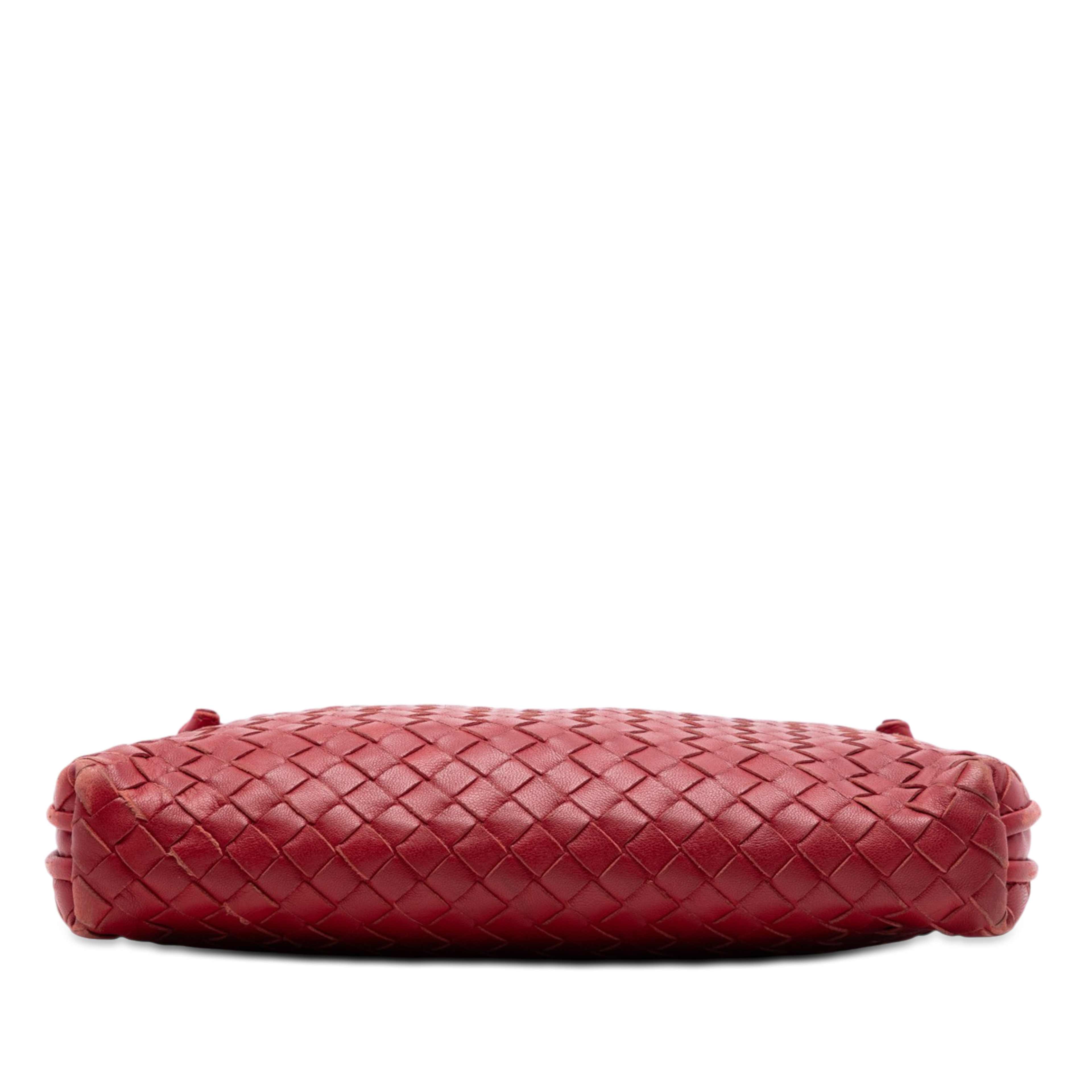 Bottega Veneta Nappa Intrecciato Nodini Crossbody, från Luxclusif, i färgen röd. Klicka för att öppna bilden i stort format