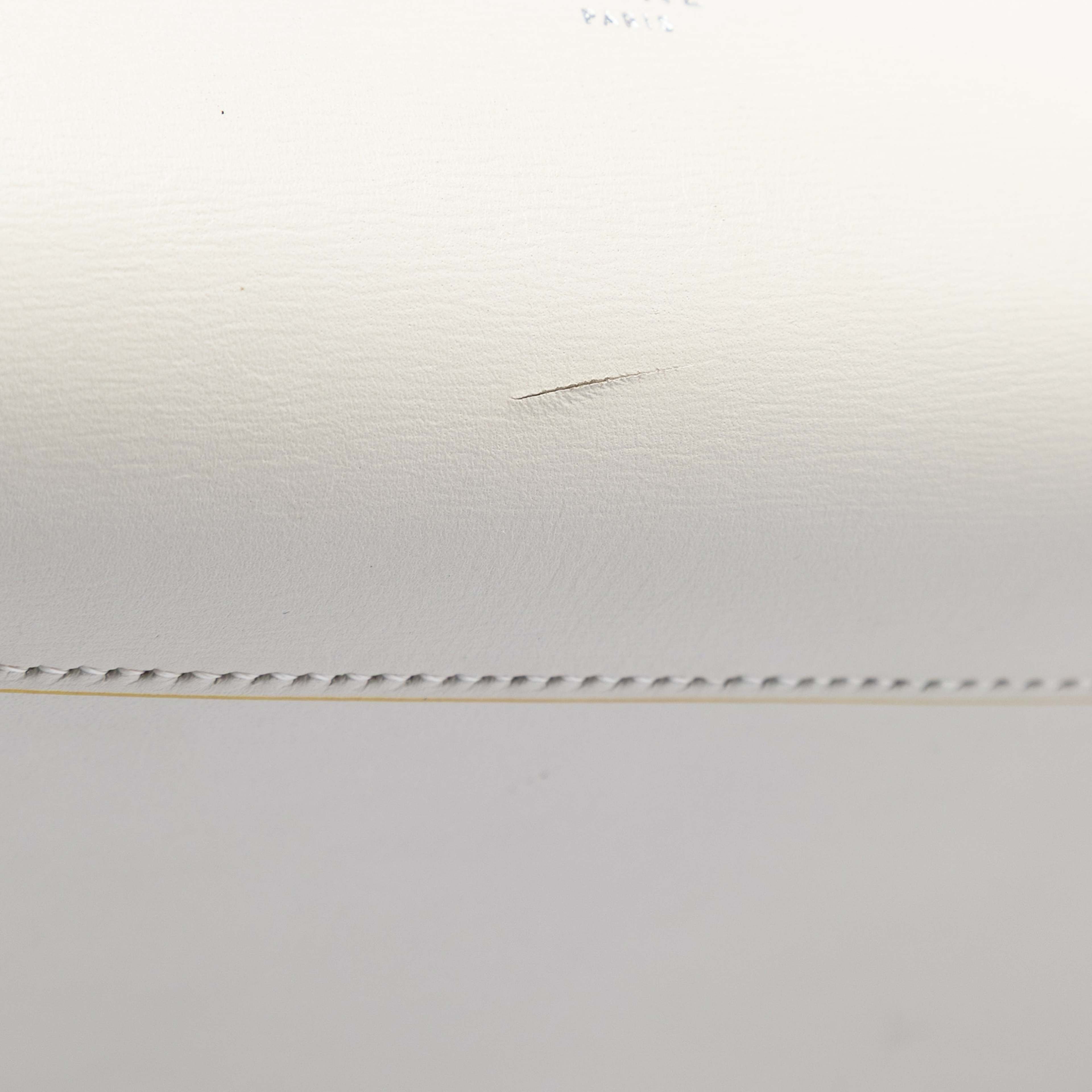 Celine Mini Smooth Calfskin Belt Bag, från Luxclusif, i färgen vit. Klicka för att öppna bilden i stort format