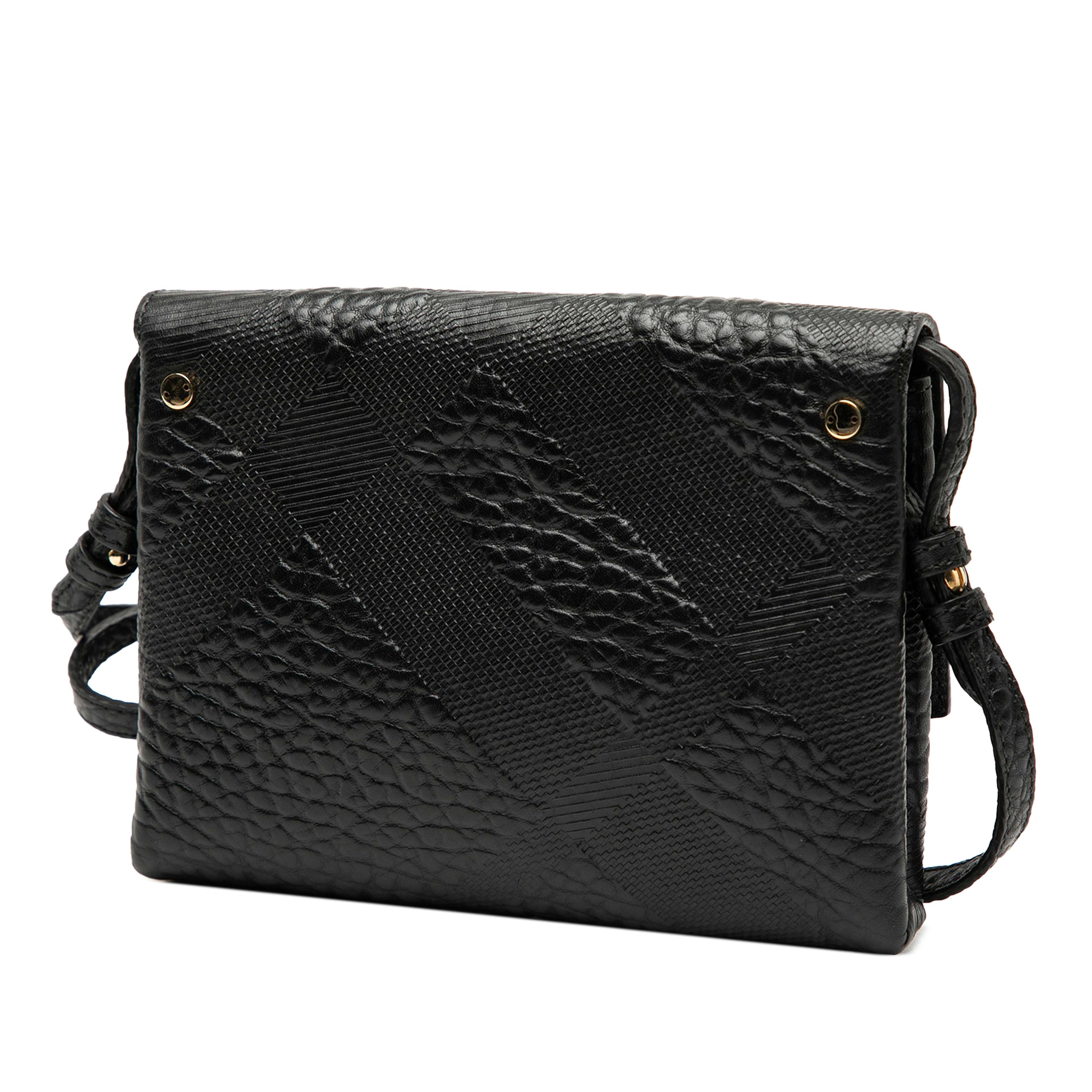 Burberry Embossed Grain Check Leather Langley Crossbody, från Luxclusif, i färgen black. Klicka för att öppna bilden i stort format