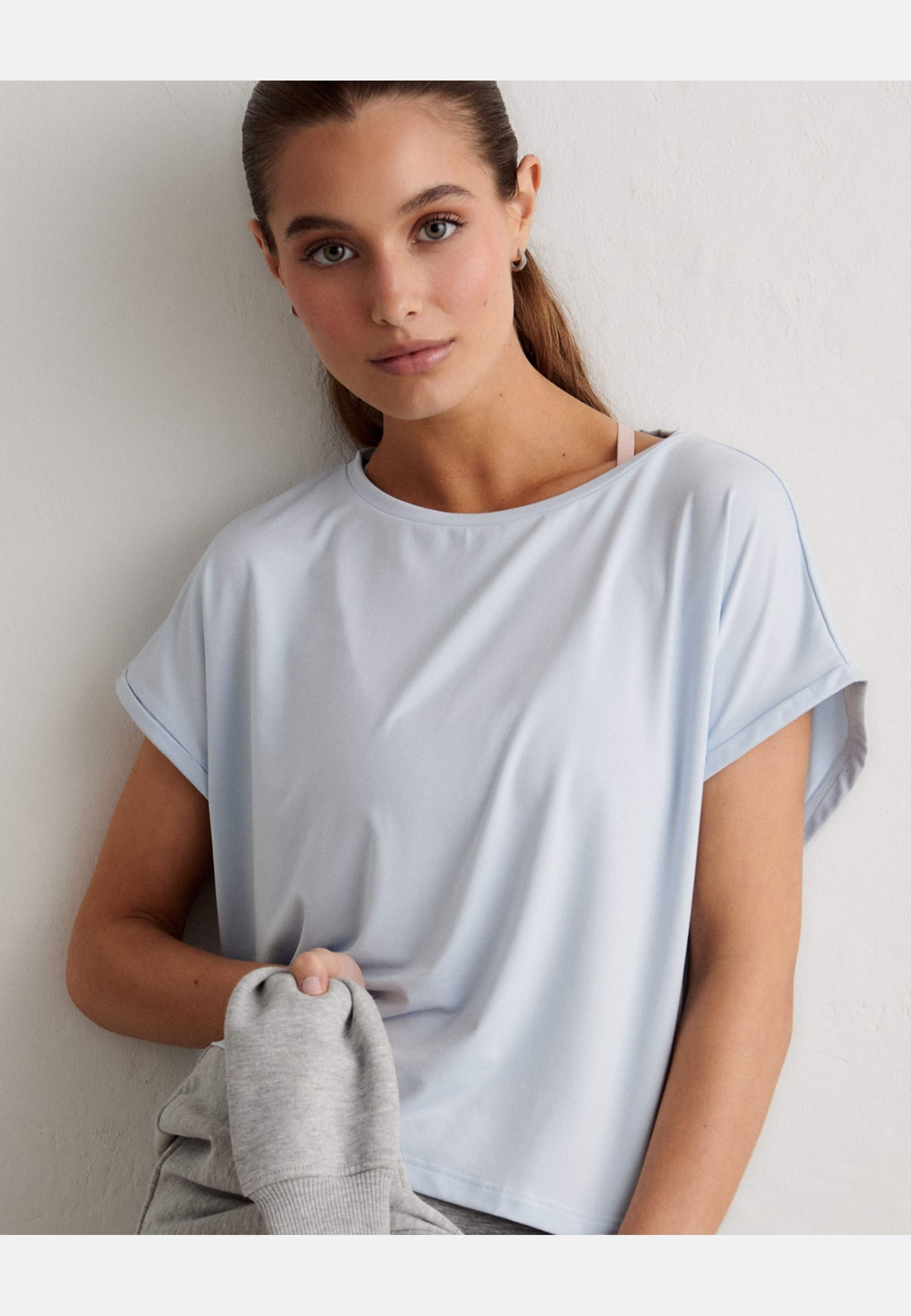 Soft Basic Roll Sleeve Top, från aim'n, i färgen aura. Klicka för att öppna bilden i stort format