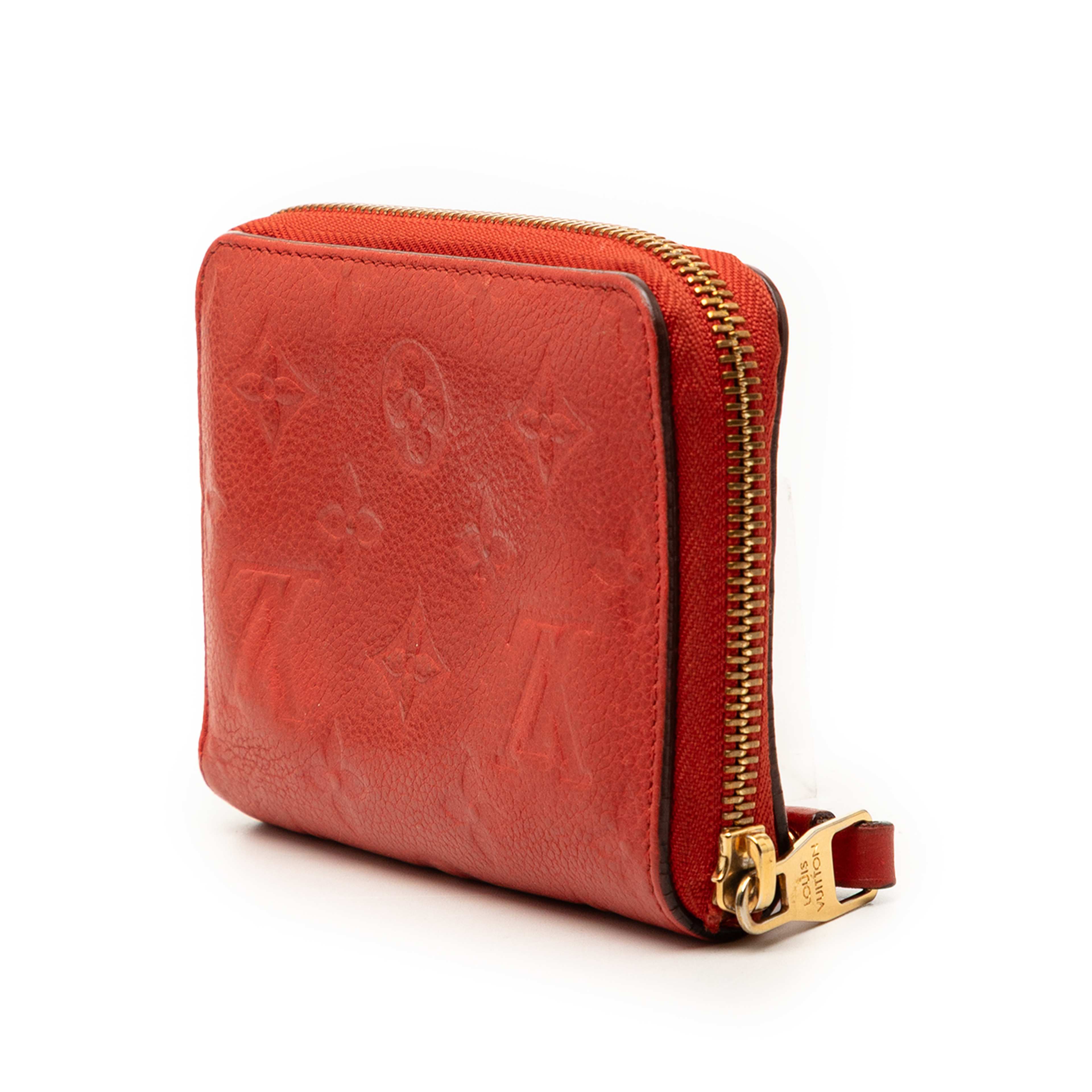Louis Vuitton Monogram Empreinte Secret Compact Wallet, från Luxclusif, i färgen röd. Klicka för att öppna bilden i stort format