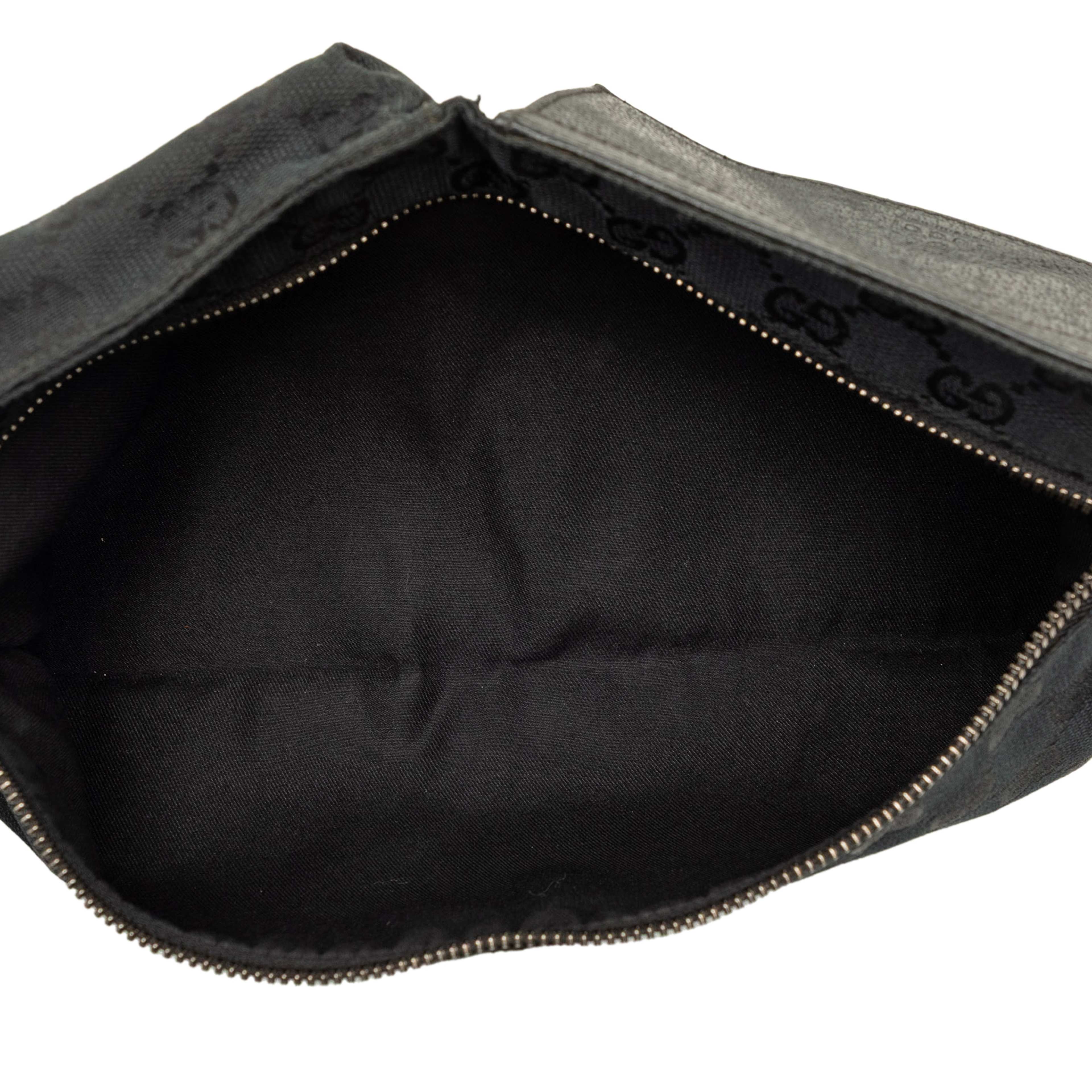 Gucci Gg Canvas Double Pocket Belt Bag, från Luxclusif, i färgen svart. Klicka för att öppna bilden i stort format