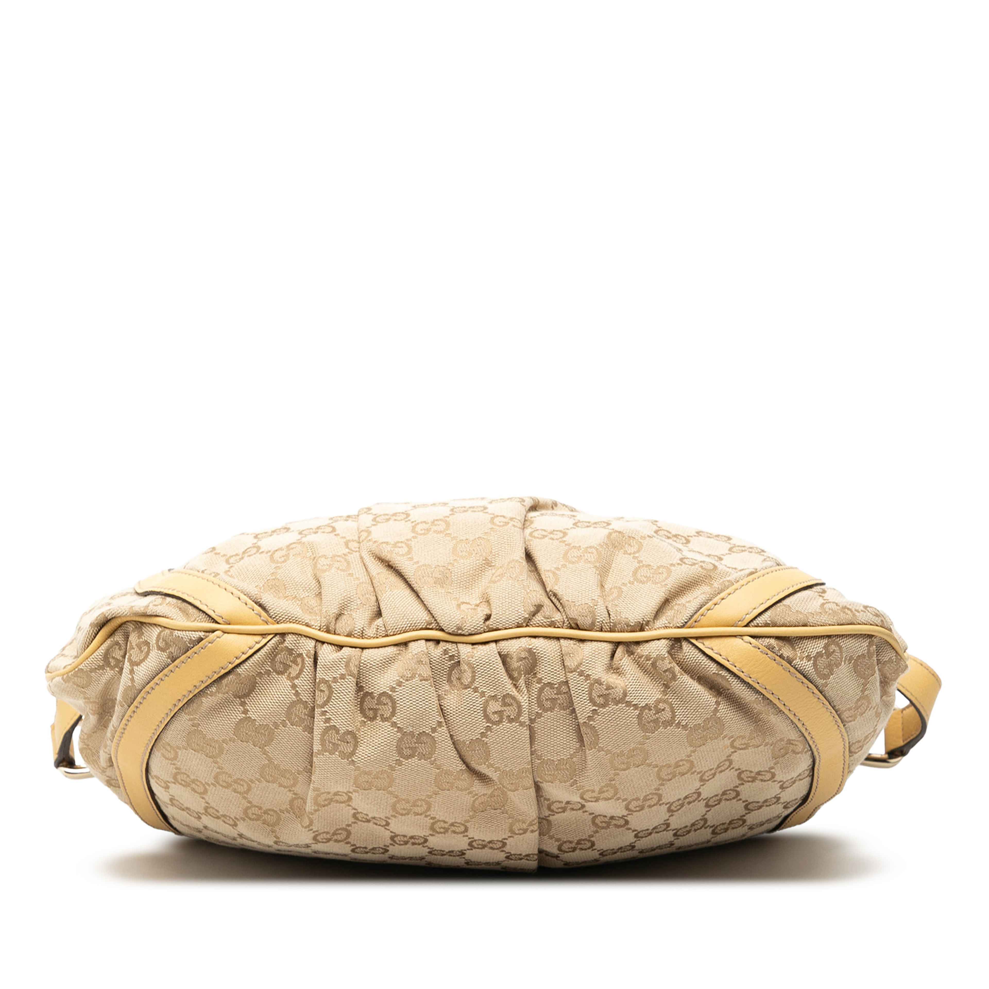 Gucci Gg Canvas Abbey D Ring Crossbody, från Luxclusif, i färgen beige. Klicka för att öppna bilden i stort format