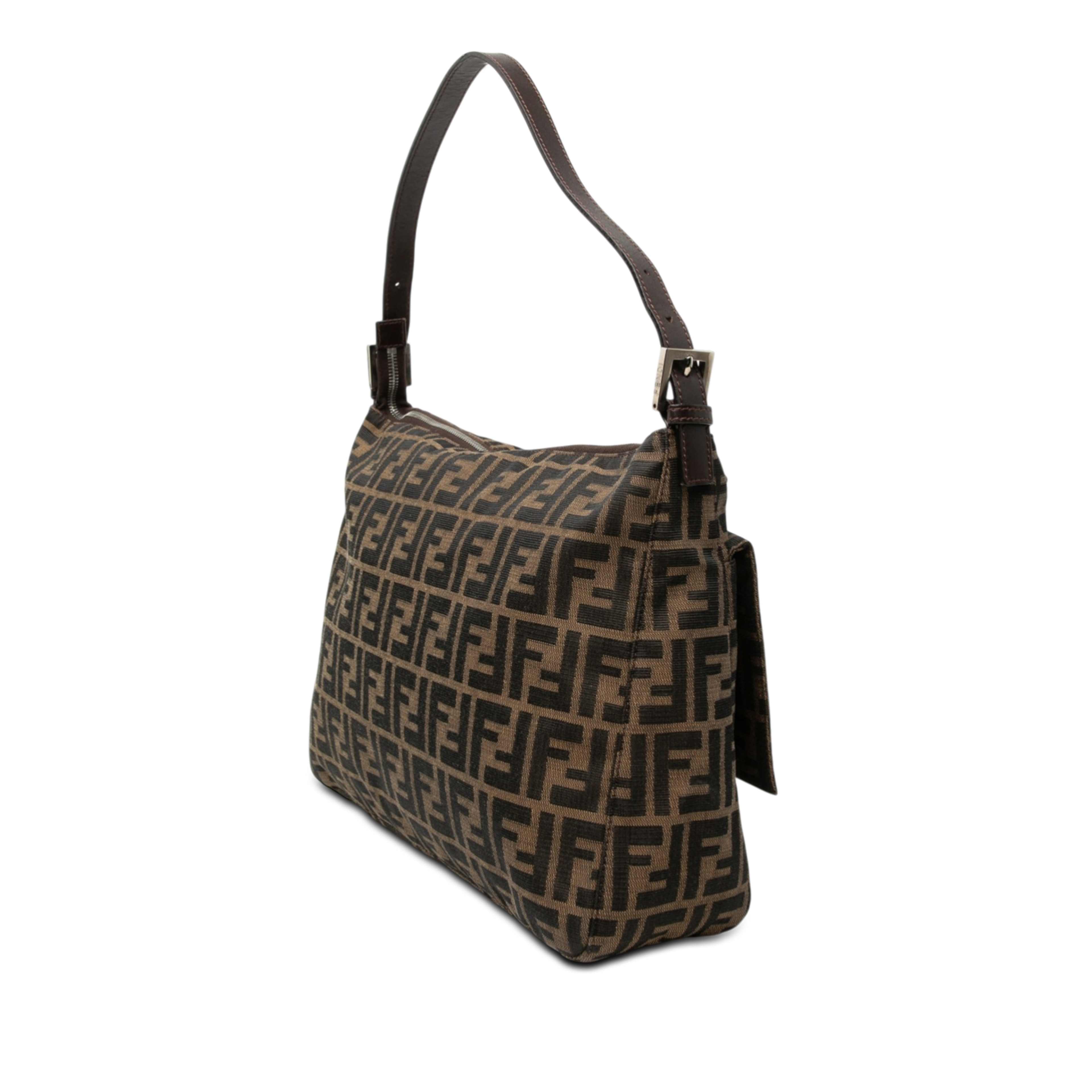Fendi Zucca Canvas Shoulder Bag, från Luxclusif, i färgen brun. Klicka för att öppna bilden i stort format