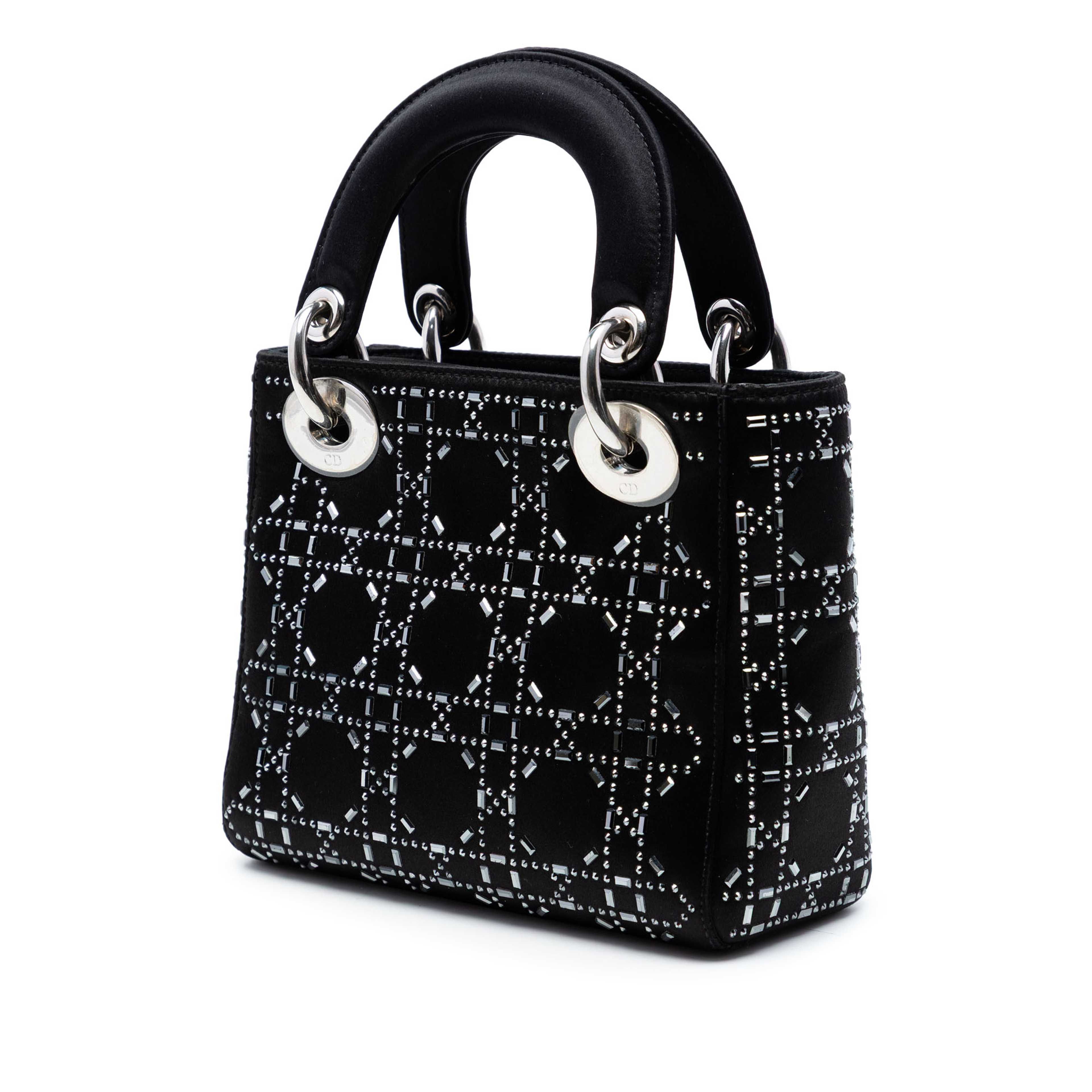 Dior Mini Satin Cannage Crystal Embellished Lady Dior, från Luxclusif, i färgen svart. Klicka för att öppna bilden i stort format