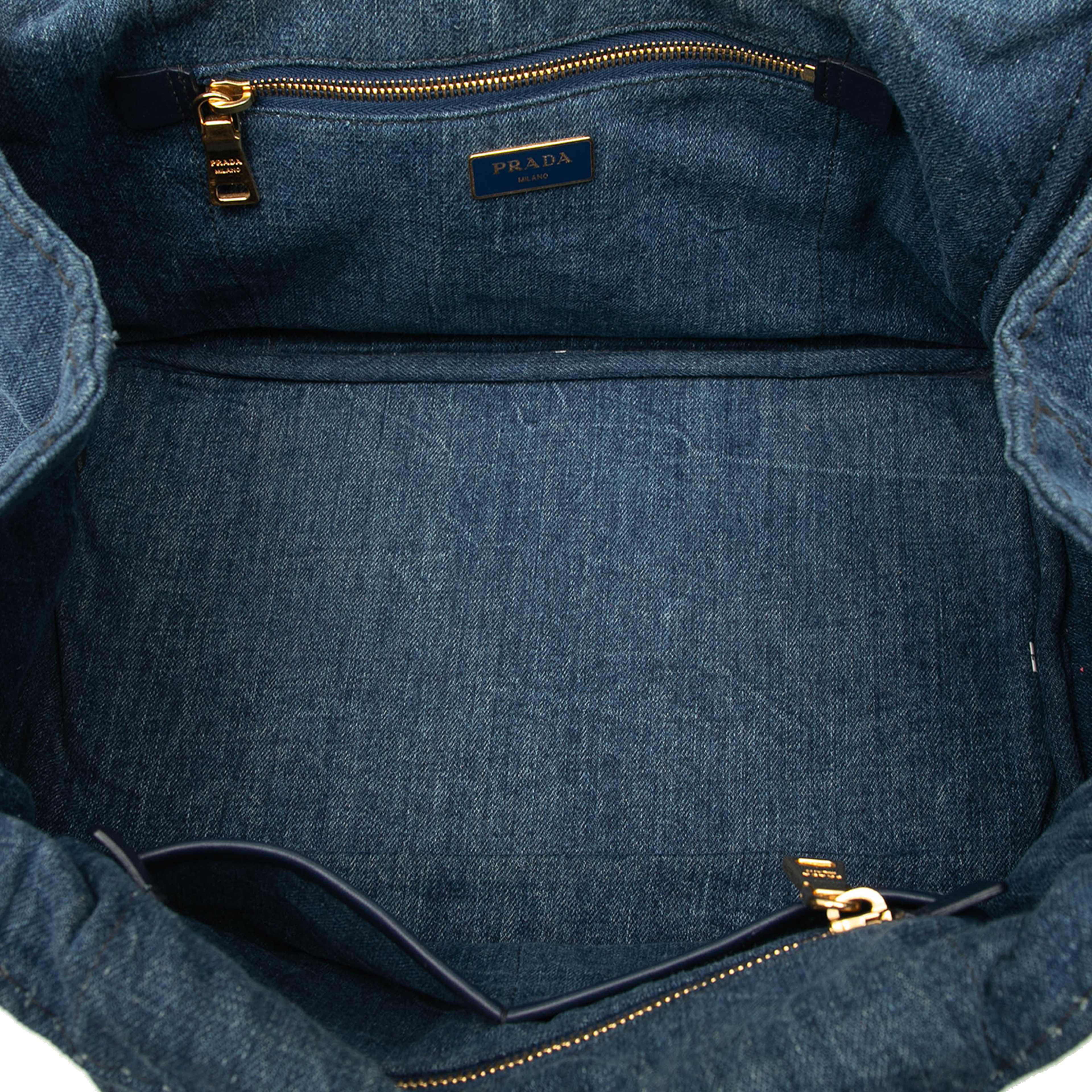 Prada Denim Canapa Logo Satchel, från Luxclusif, i färgen denim. Klicka för att öppna bilden i stort format