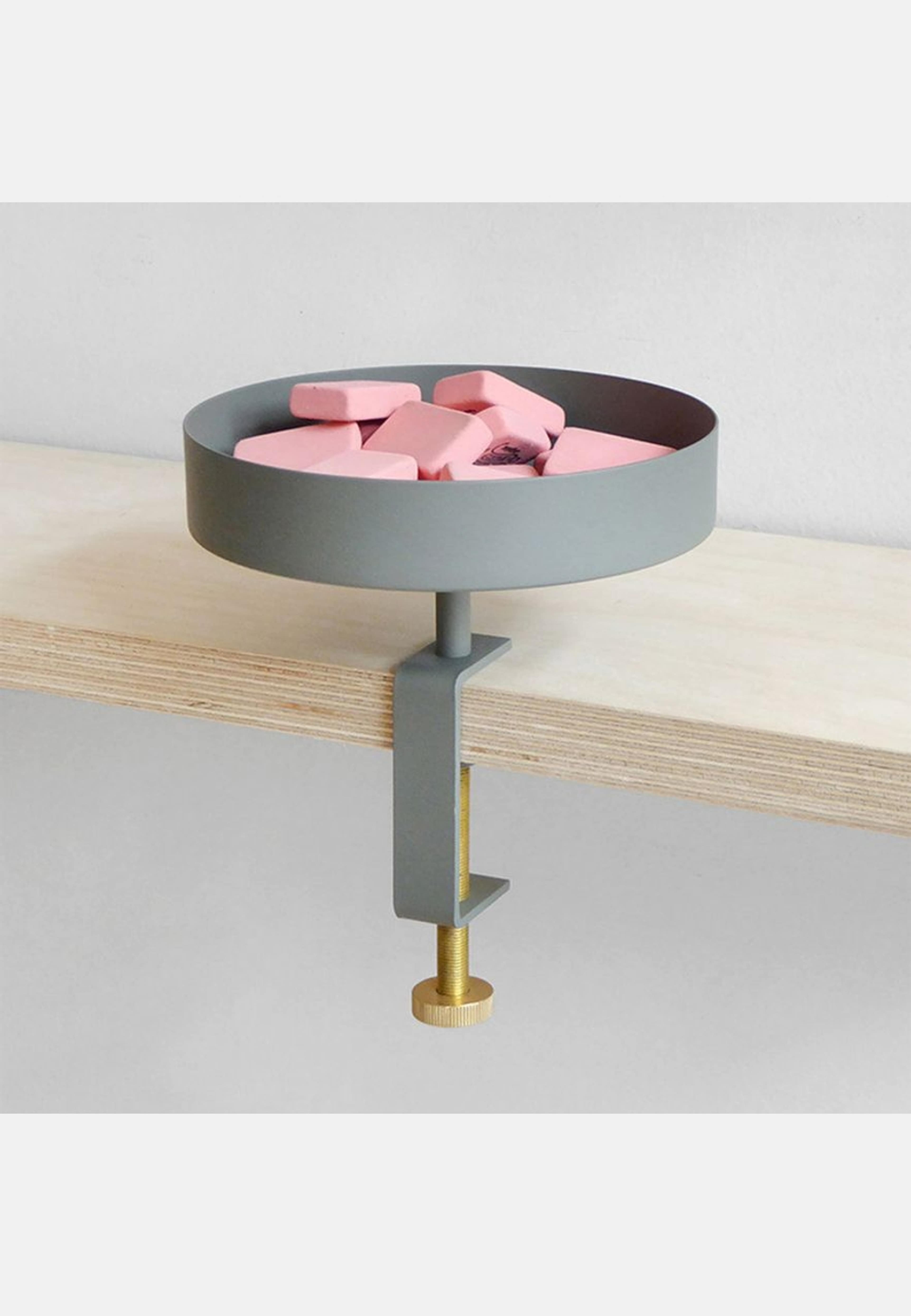 Bricka Clamp Tray S, från Navet, i färgen grå. Klicka för att öppna bilden i stort format