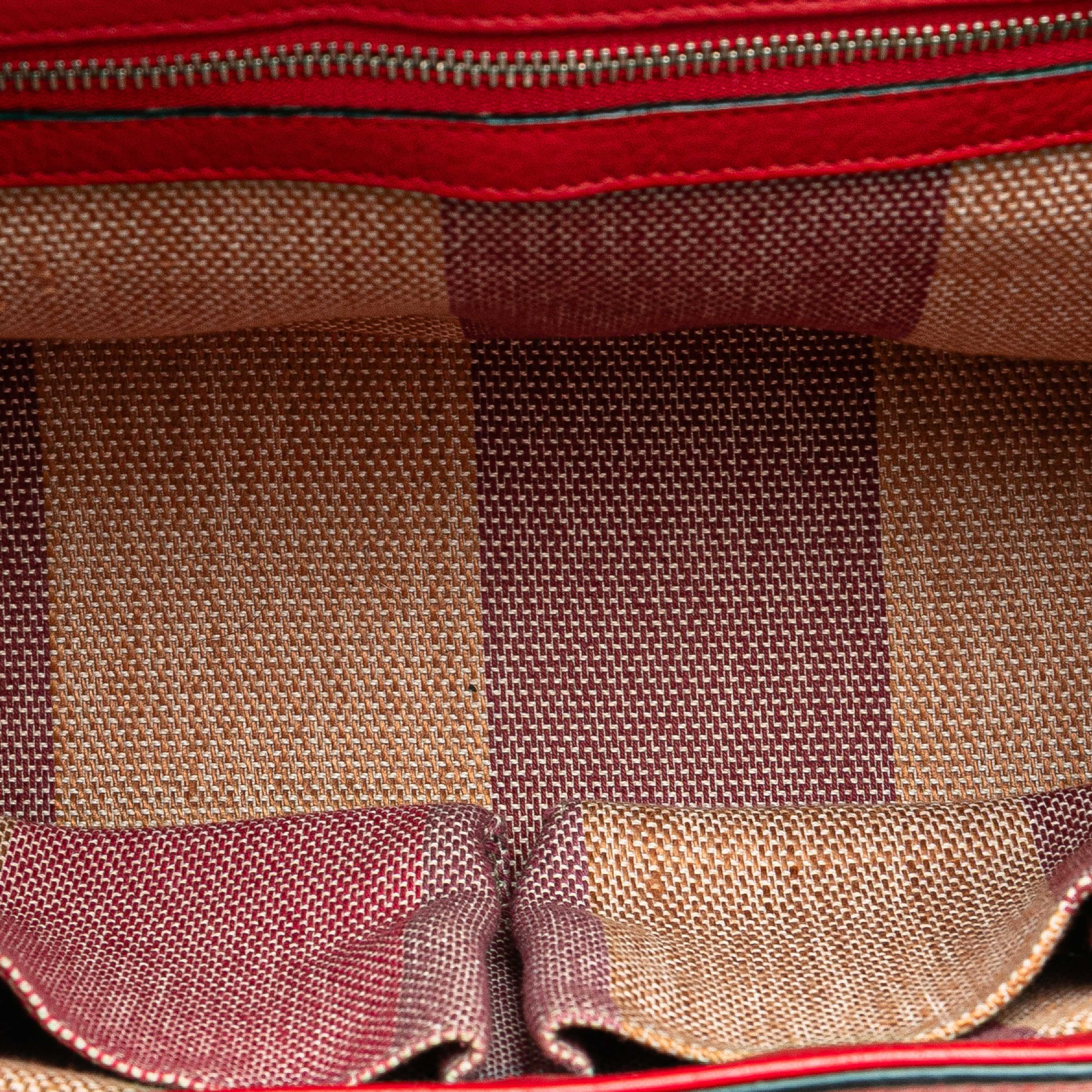 Gucci Small Leather Bamboo Daily Satchel, från Luxclusif, i färgen red. Klicka för att öppna bilden i stort format