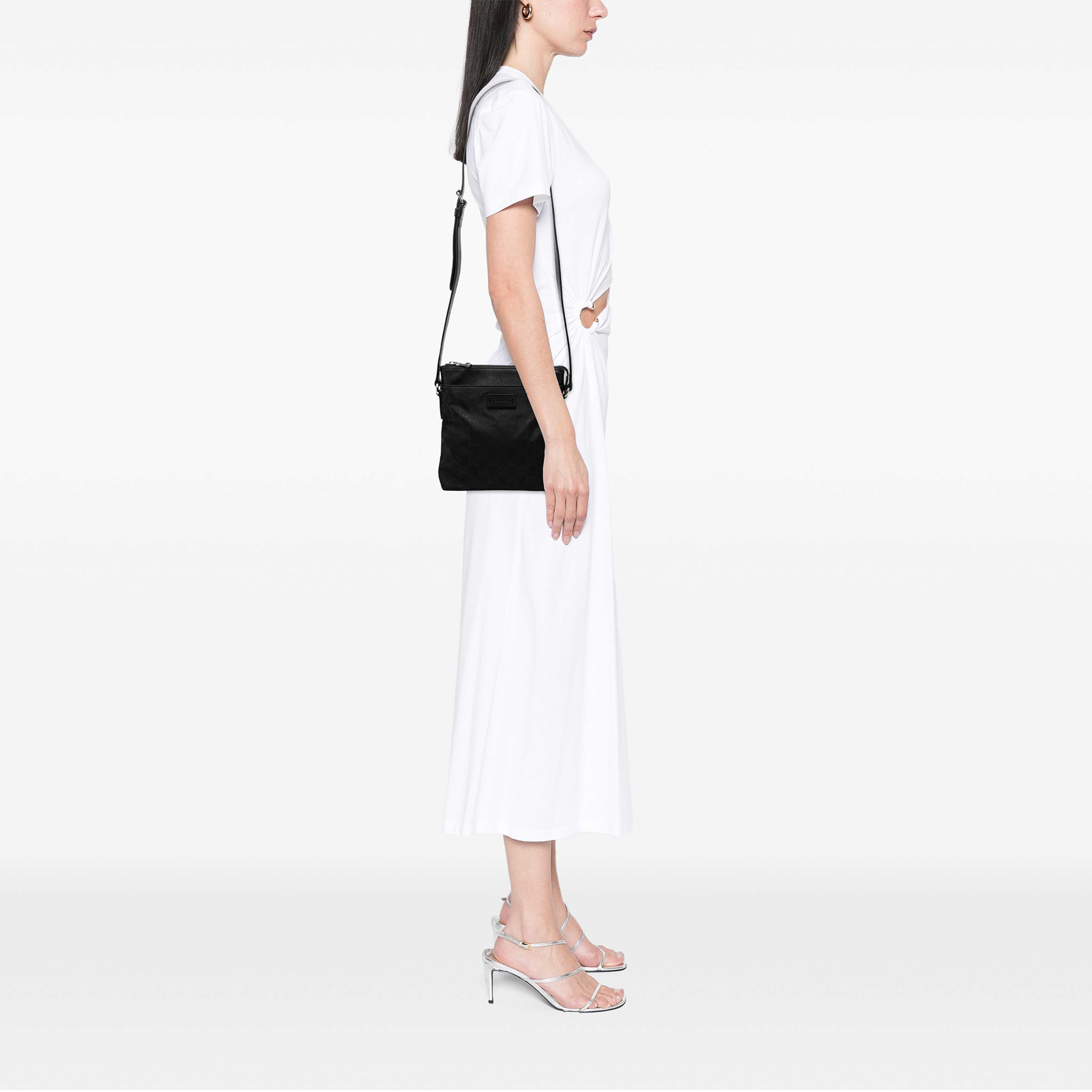 Gucci Gg Nylon Crossbody, från Luxclusif, i färgen svart. Klicka för att öppna bilden i stort format
