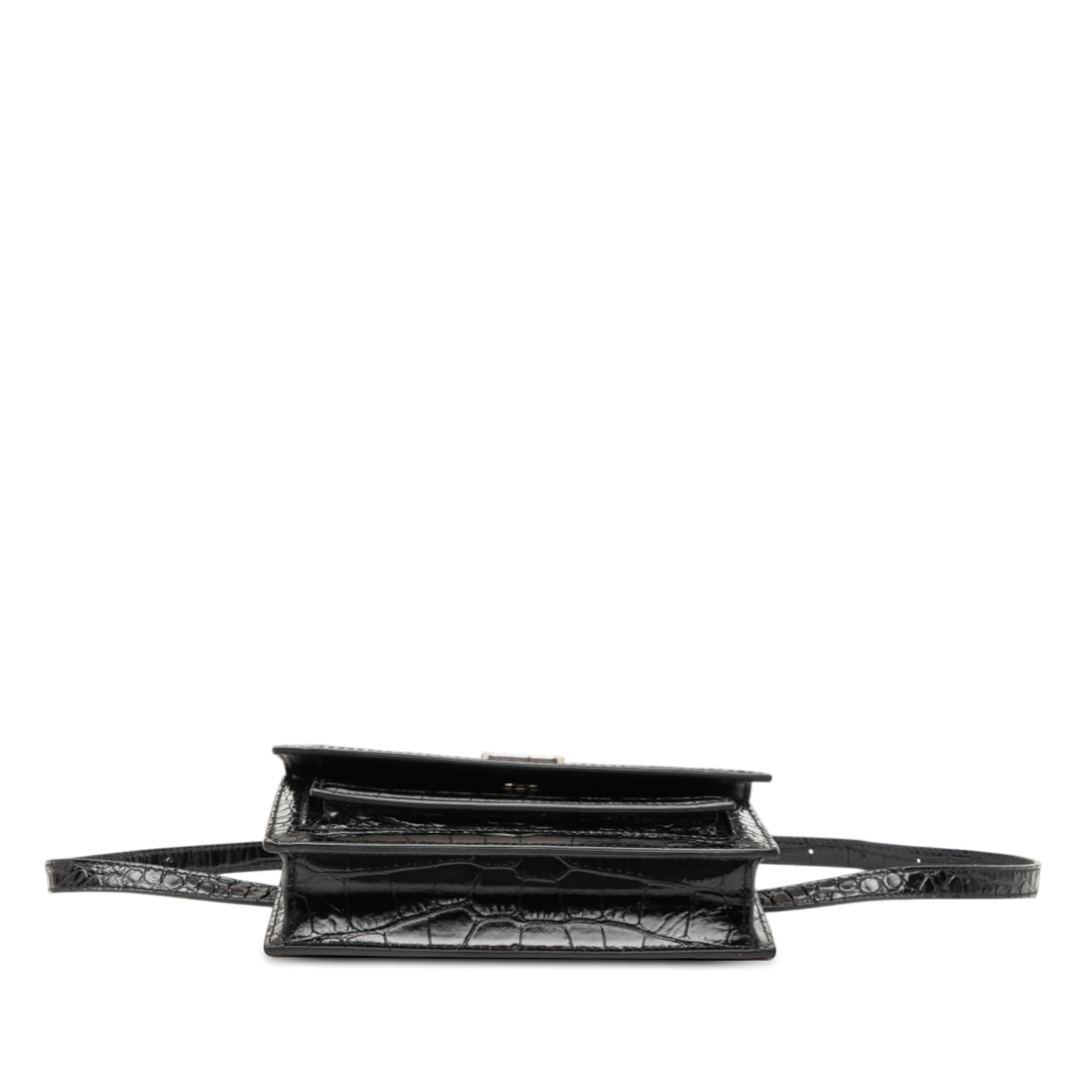 Balenciaga Croc Embossed Leather Sharp Belt Bag Xs, från Luxclusif, i färgen black. Klicka för att öppna bilden i stort format