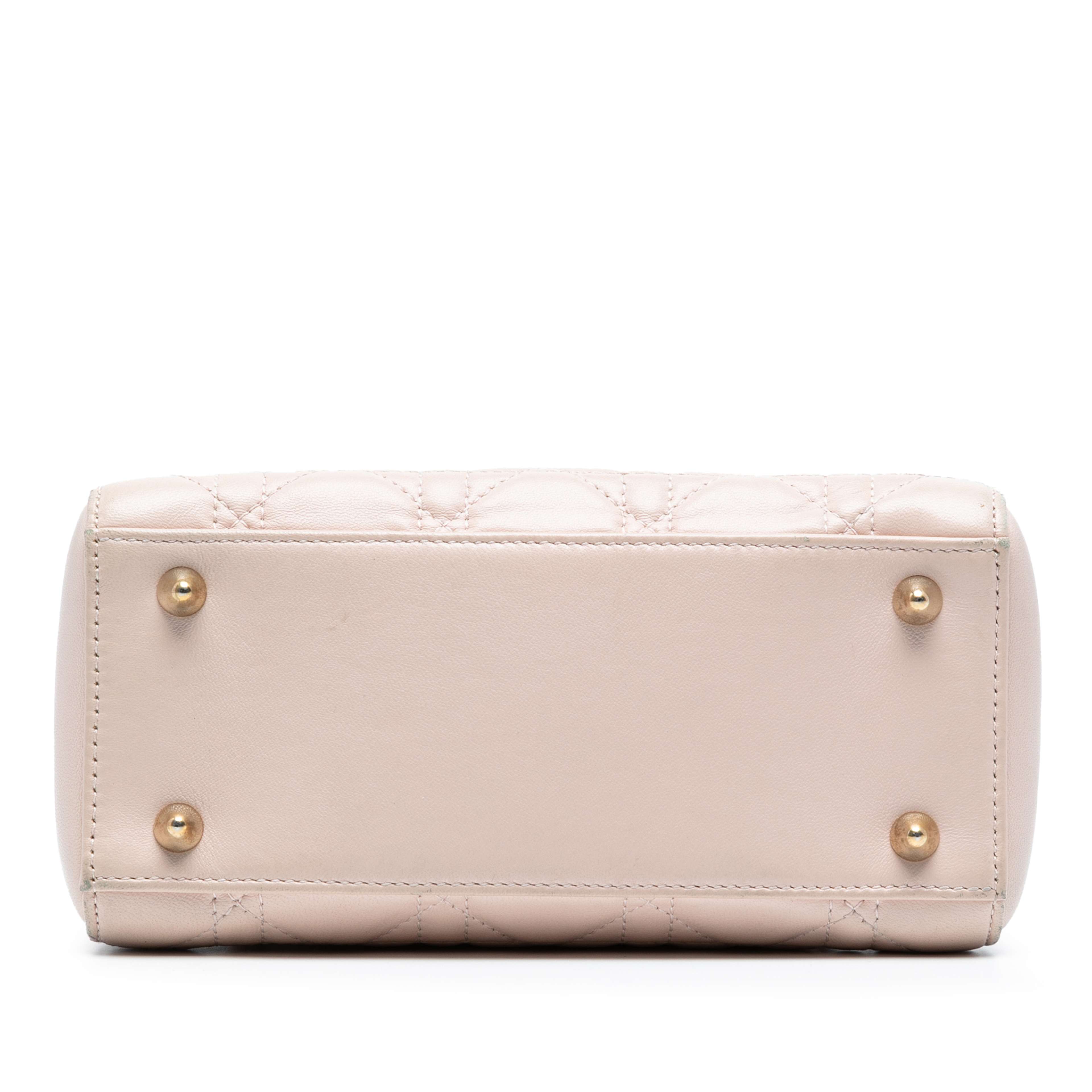 Dior Lambskin Cannage Lady Dior Double Chain Bag, från Luxclusif, i färgen light pink. Klicka för att öppna bilden i stort format