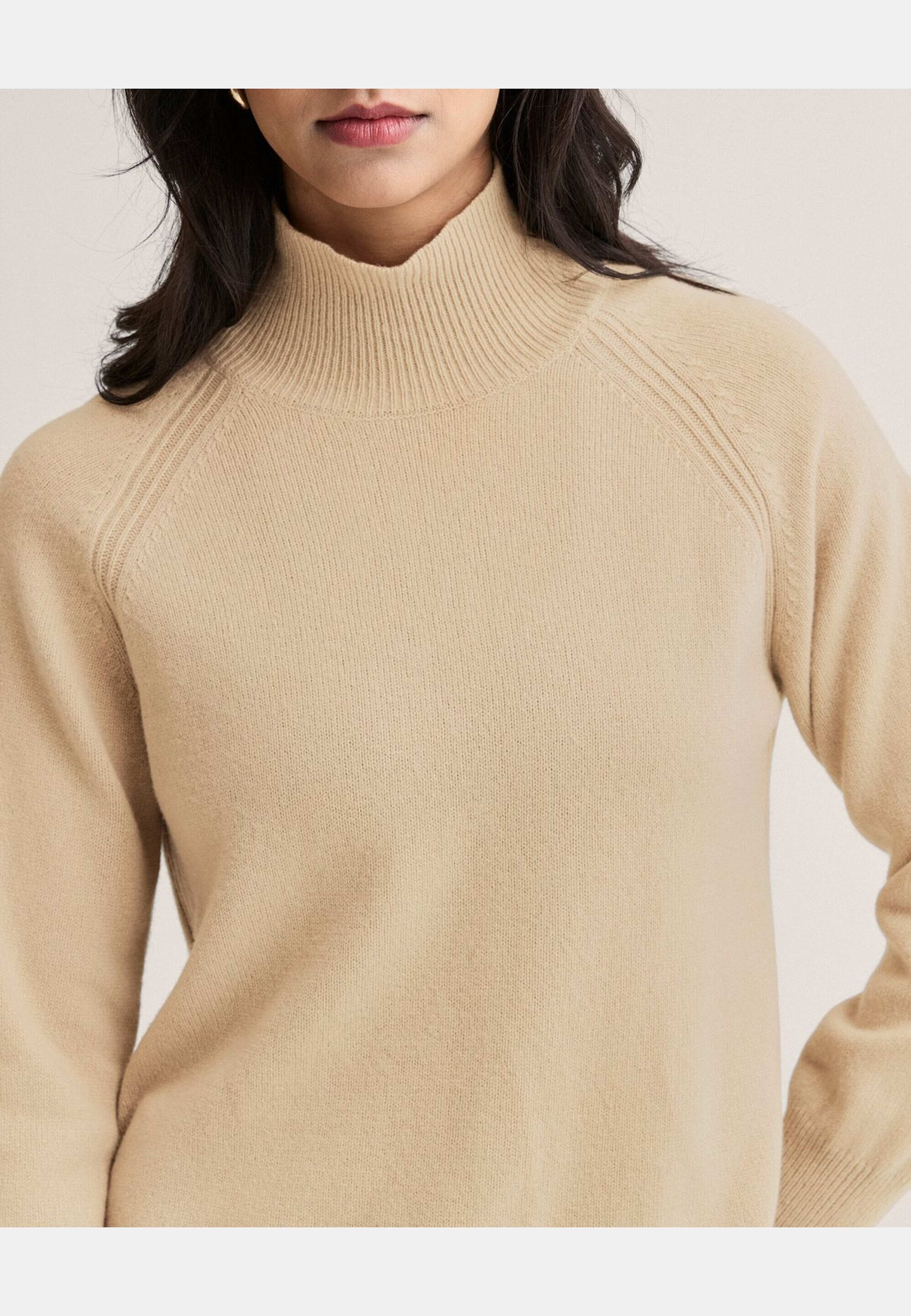 Stickad Polotröja Mira, från Newhouse, i färgen beige. Klicka för att öppna bilden i stort format