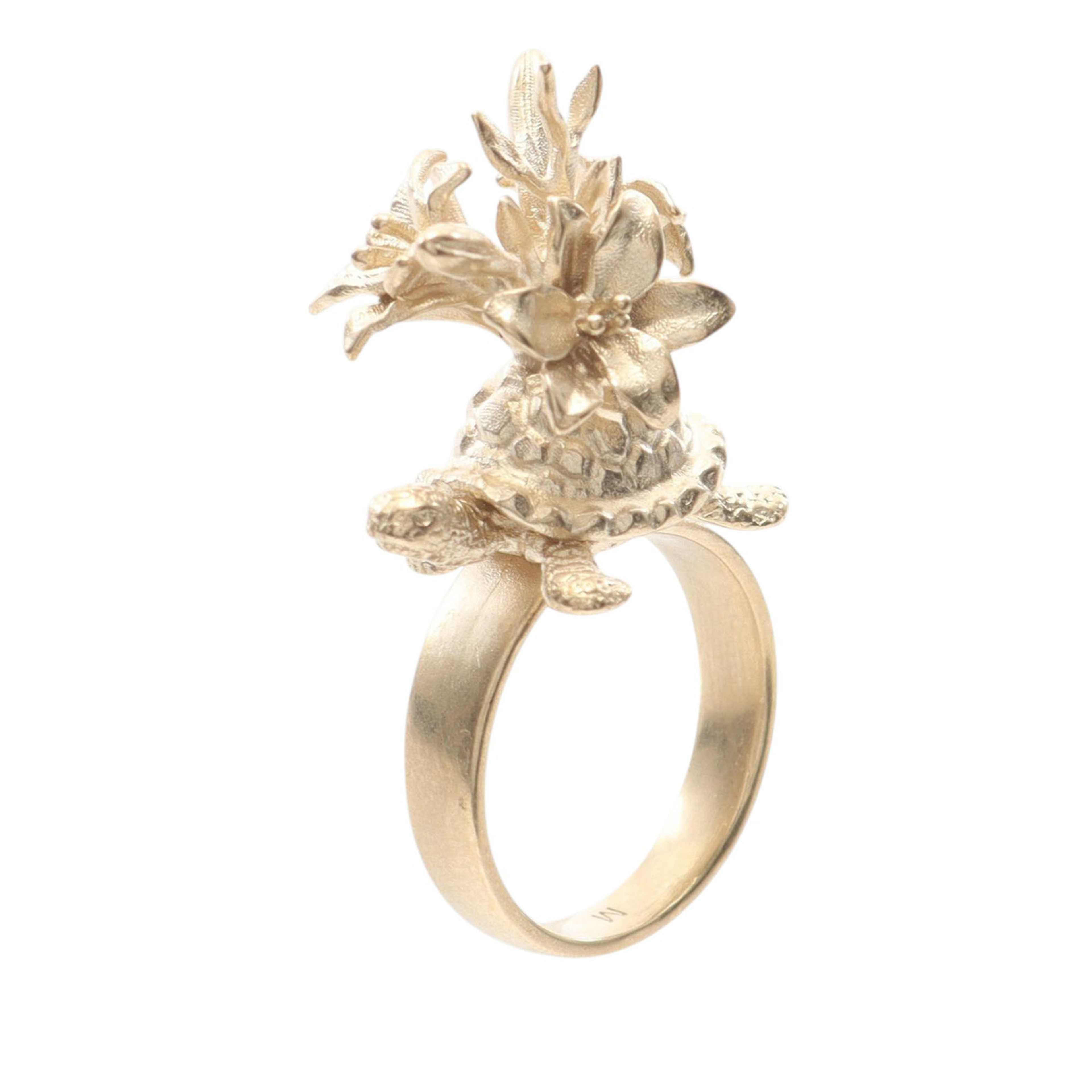 Dior Gold Plated Turtle Flower Ring, från Luxclusif, i färgen guld. Klicka för att öppna bilden i stort format
