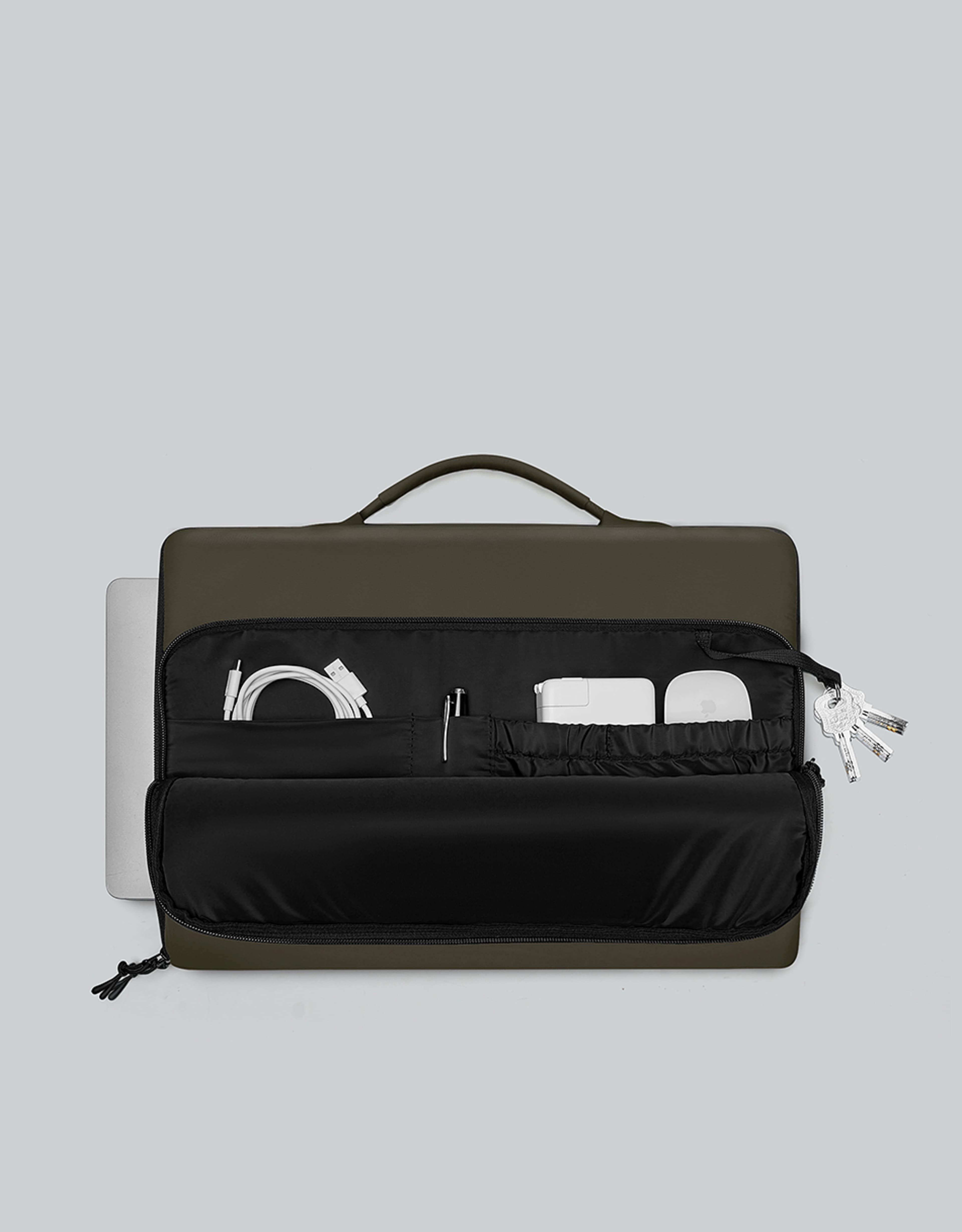 Däsh Cushioned Briefcase 15"/16", från Gaston Luga, i färgen olive. Klicka för att öppna bilden i stort format