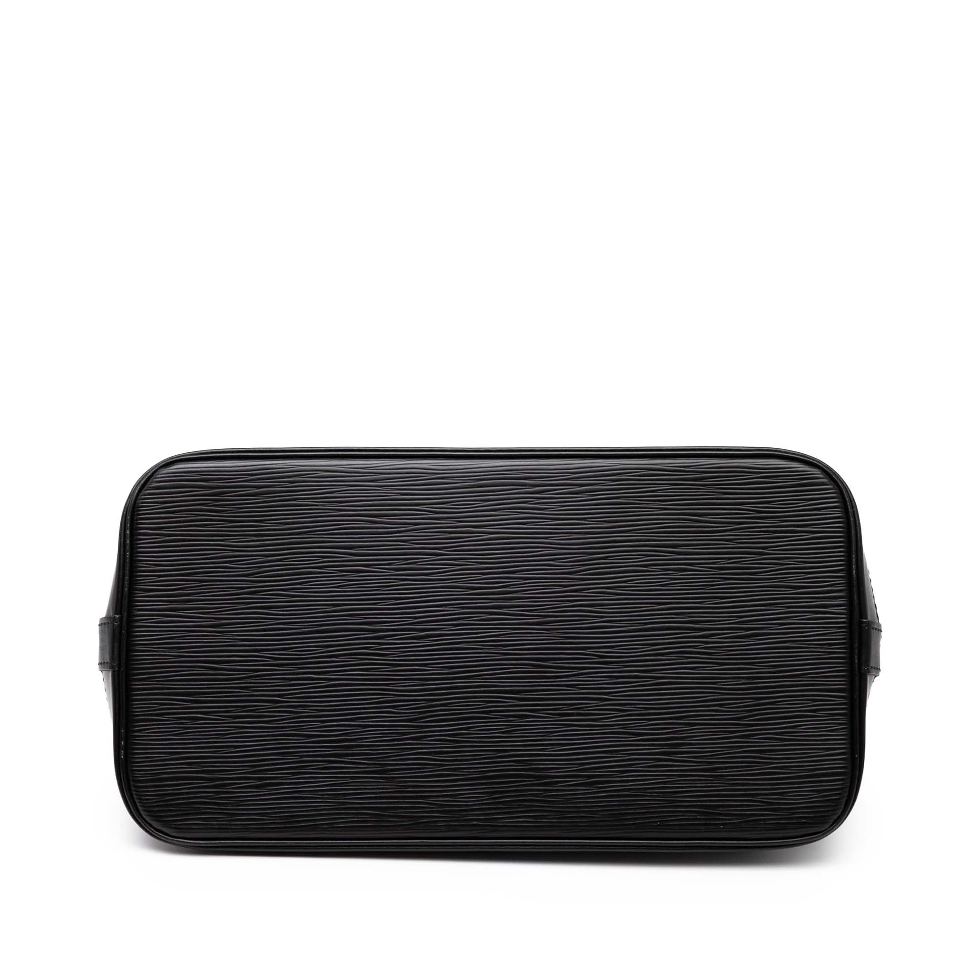 Louis Vuitton Epi Alma Pm, från Luxclusif, i färgen black. Klicka för att öppna bilden i stort format