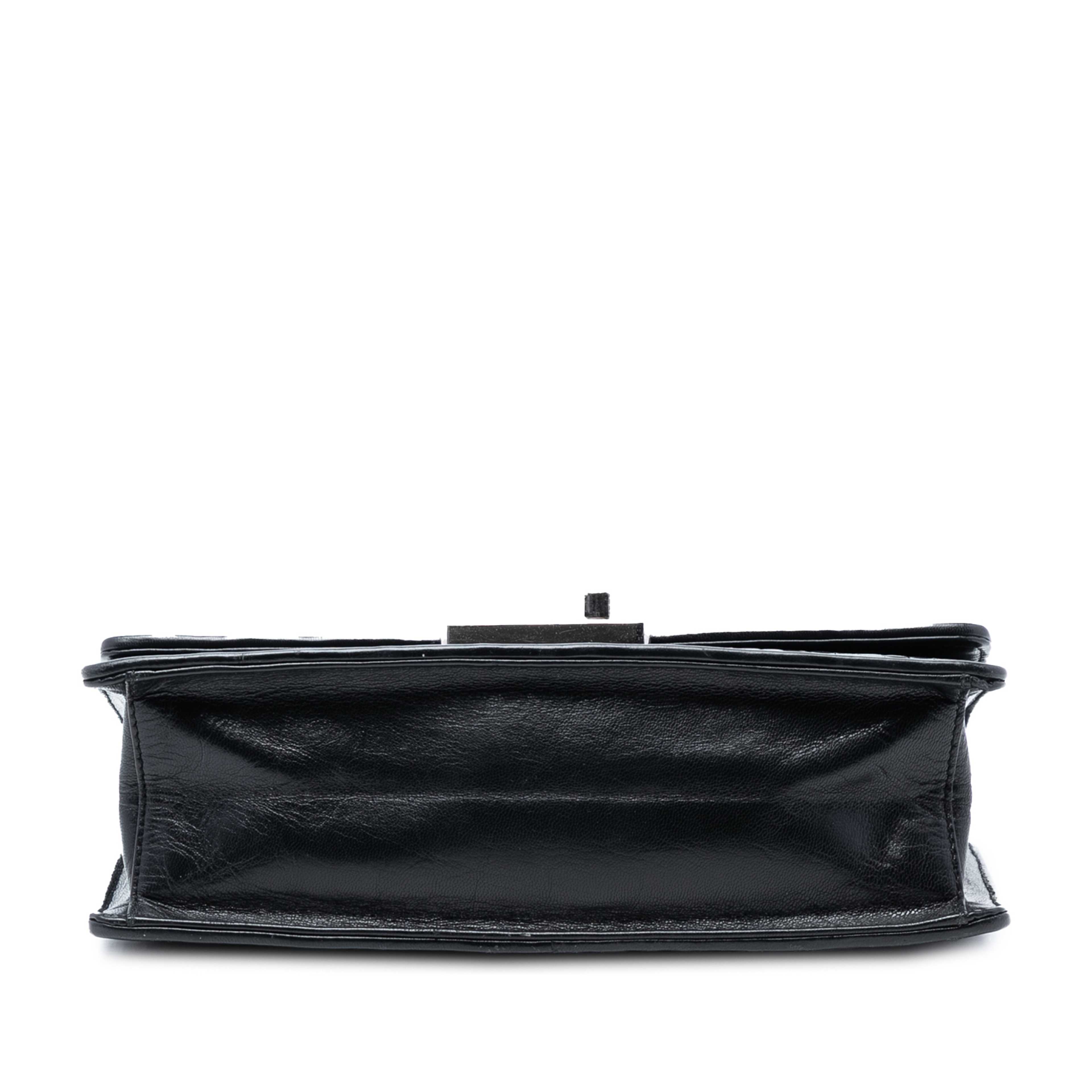 Prada Woven Madras Leather Chain Flap Bag, från Luxclusif, i färgen black. Klicka för att öppna bilden i stort format