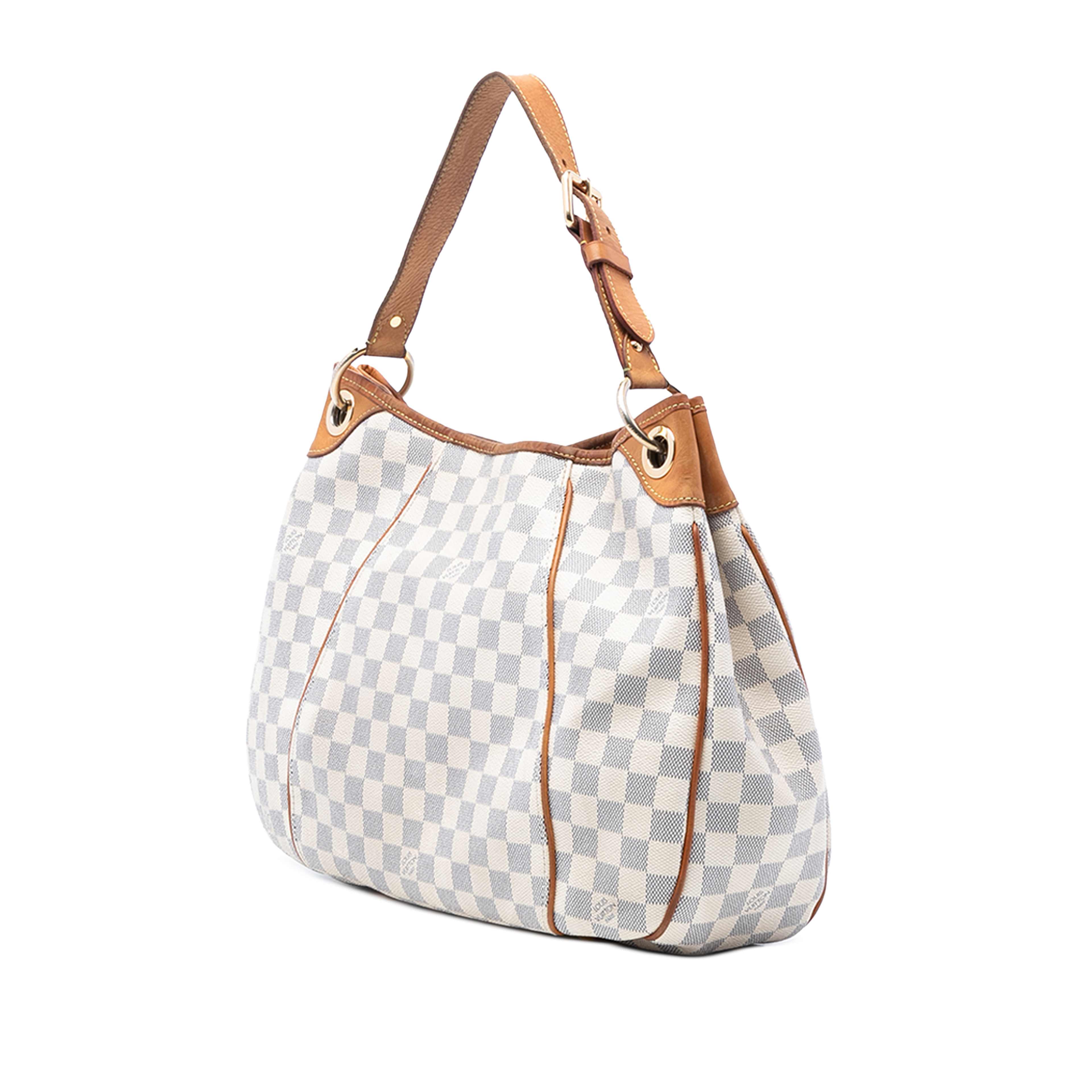 Louis Vuitton Damier Azur Galliera Pm, från Luxclusif, i färgen white. Klicka för att öppna bilden i stort format