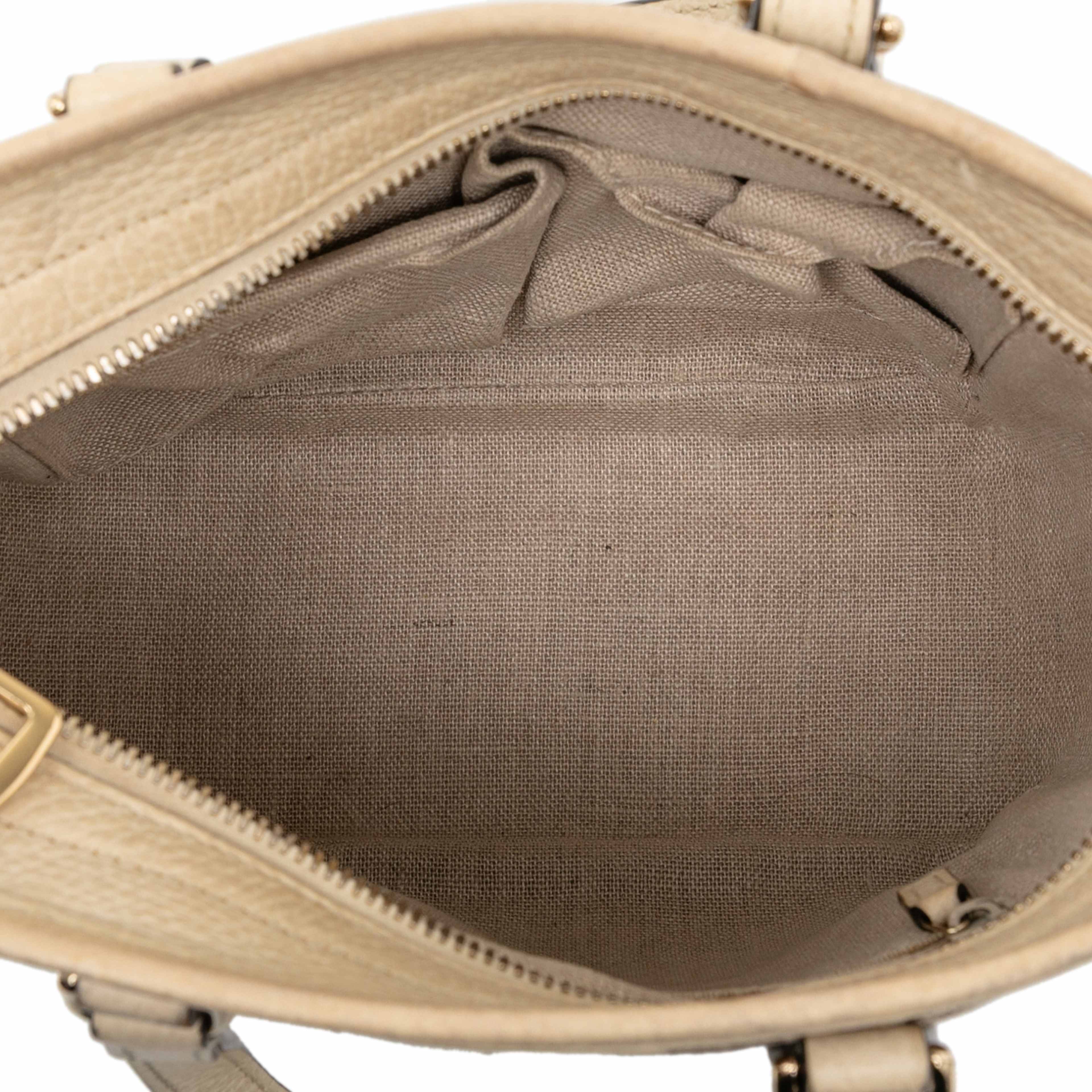 Gucci Small Gg Canvas Bree Satchel, från Luxclusif, i färgen beige. Klicka för att öppna bilden i stort format