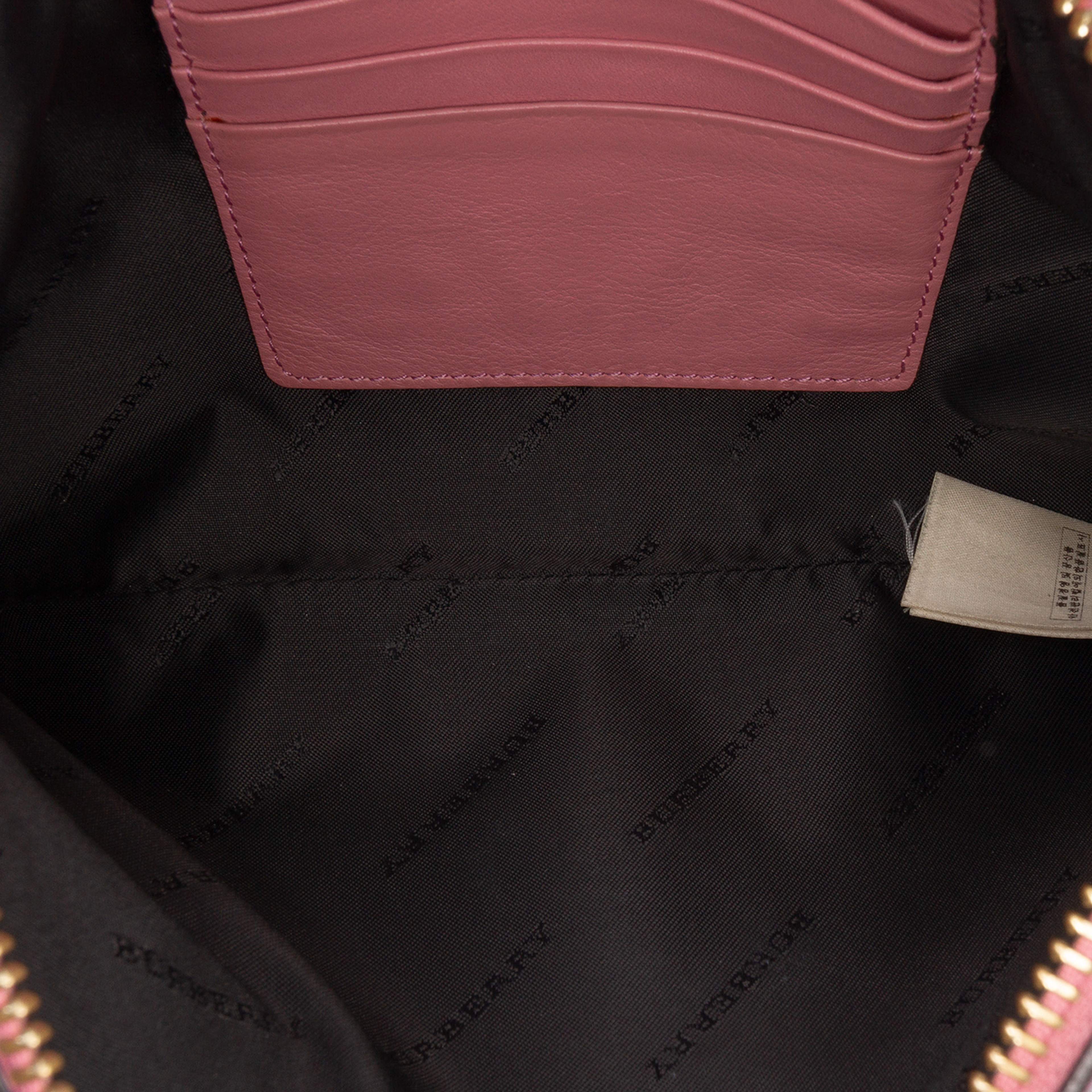 Burberry House Check Canvas Derby Peyton Crossbody, från Luxclusif, i färgen light brown. Klicka för att öppna bilden i stort format