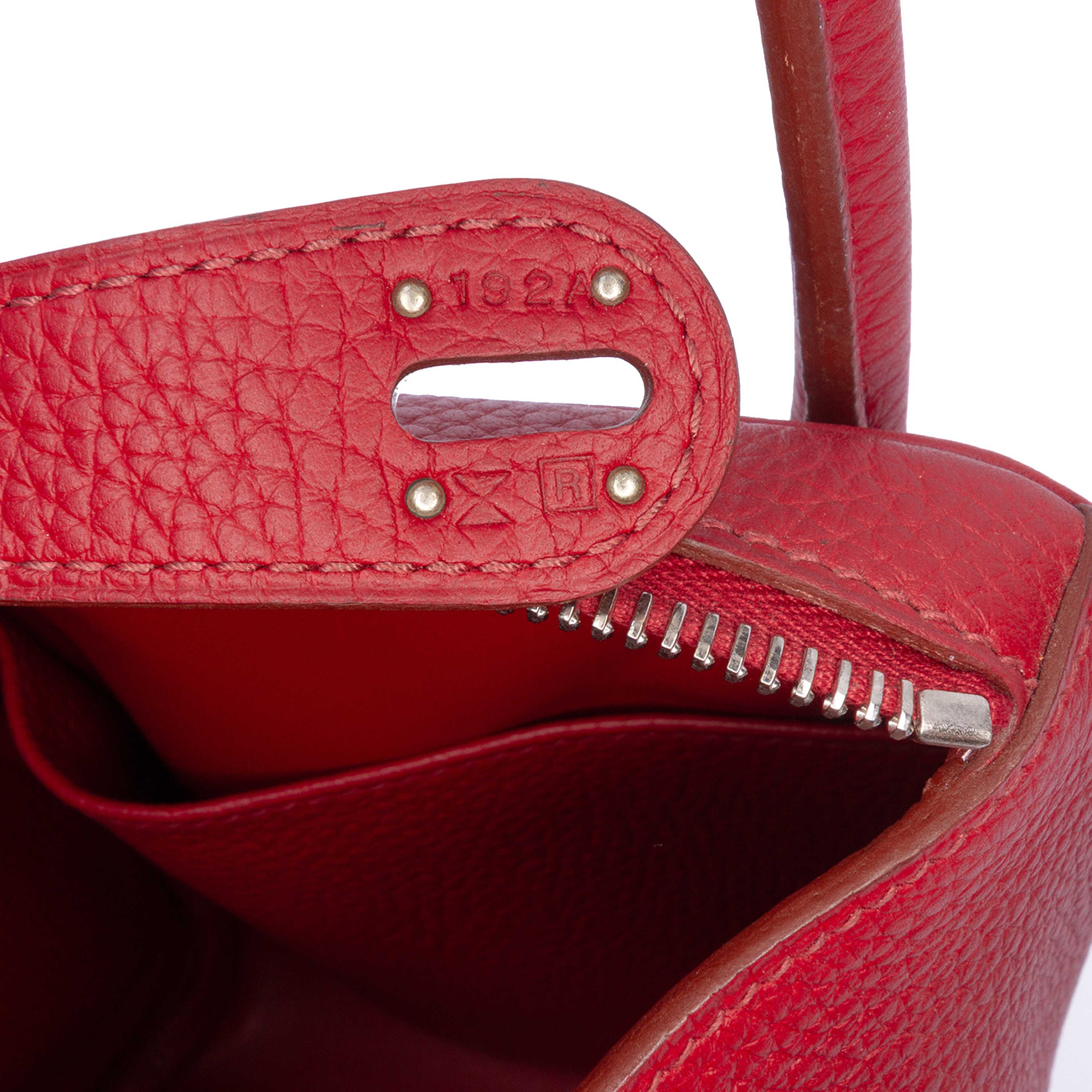 Hermès Clemence Lindy 34, från Luxclusif, i färgen dark red.