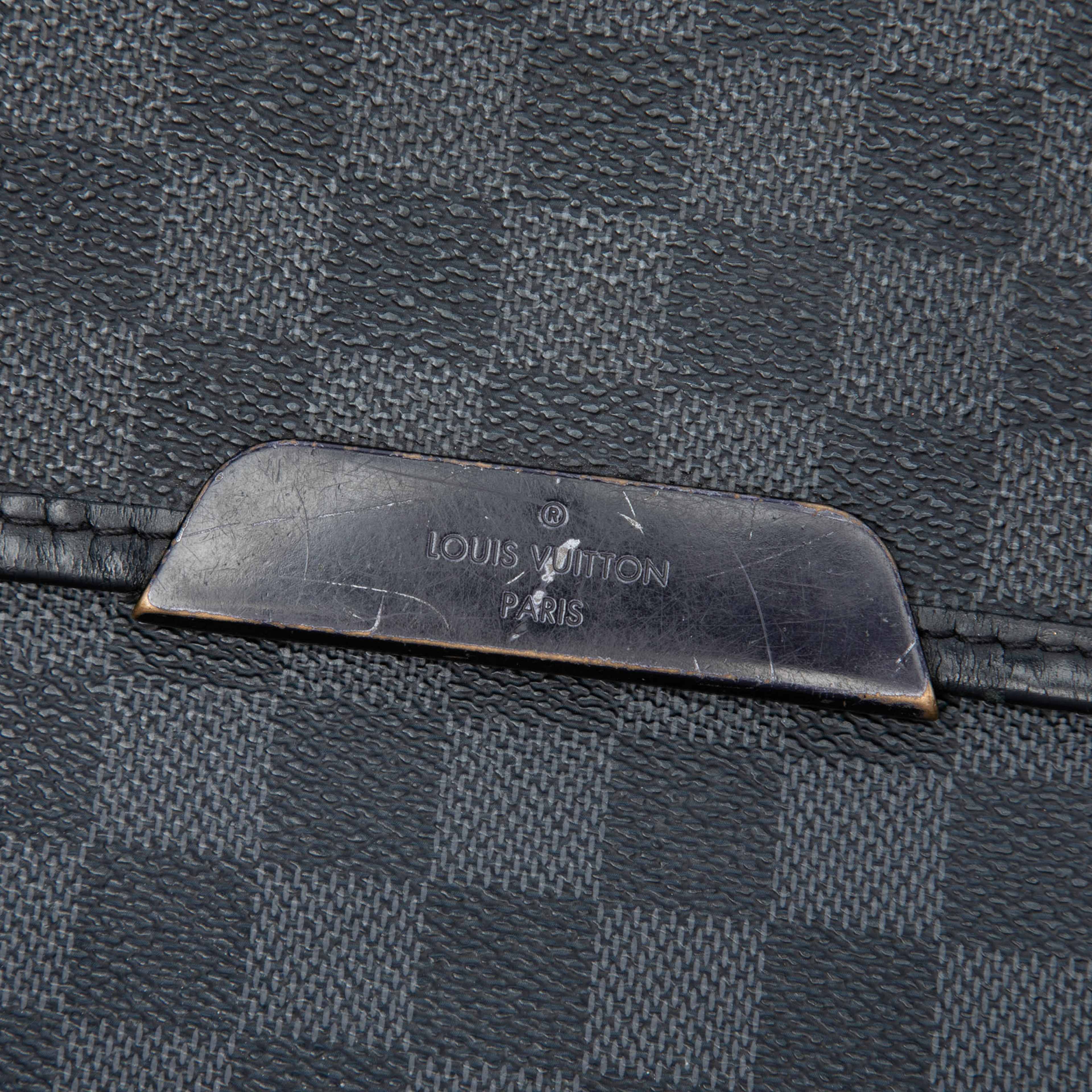Louis Vuitton Damier Graphite Daniel Mm, från Luxclusif, i färgen black. Klicka för att öppna bilden i stort format
