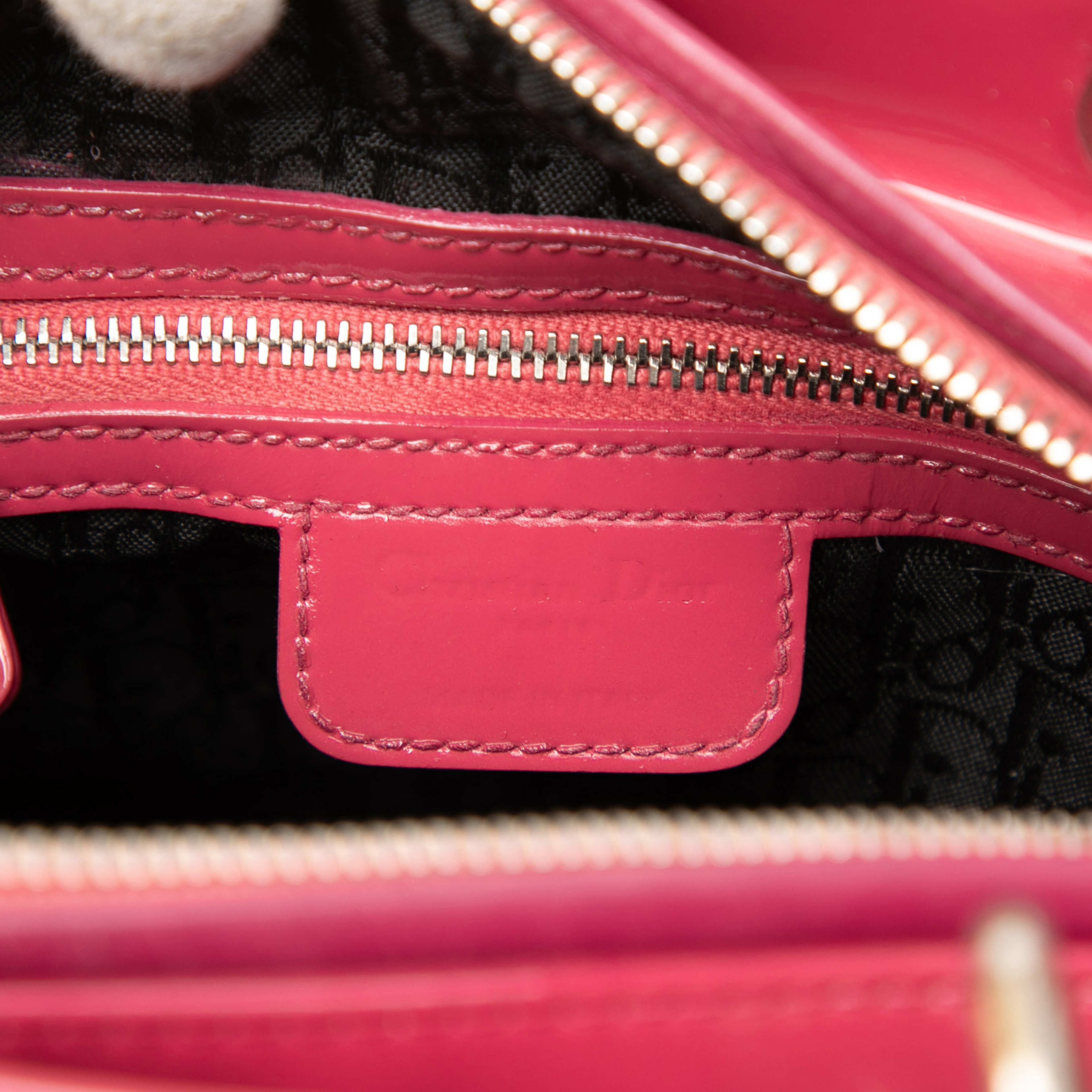 Dior Medium Patent Cannage Lady Dior, från Luxclusif, i färgen blush. Klicka för att öppna bilden i stort format