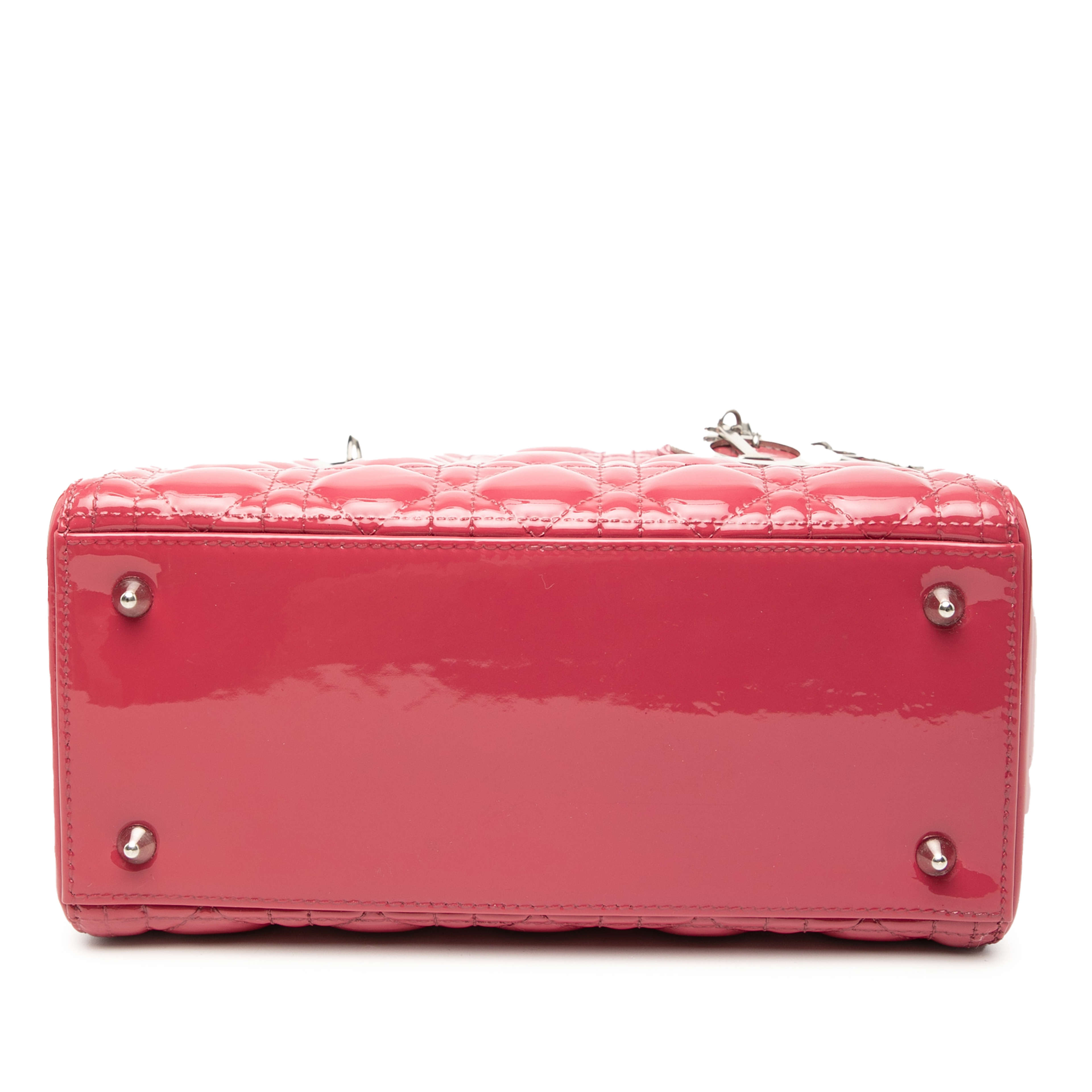 Dior Medium Patent Cannage Lady Dior, från Luxclusif, i färgen blush. Klicka för att öppna bilden i stort format