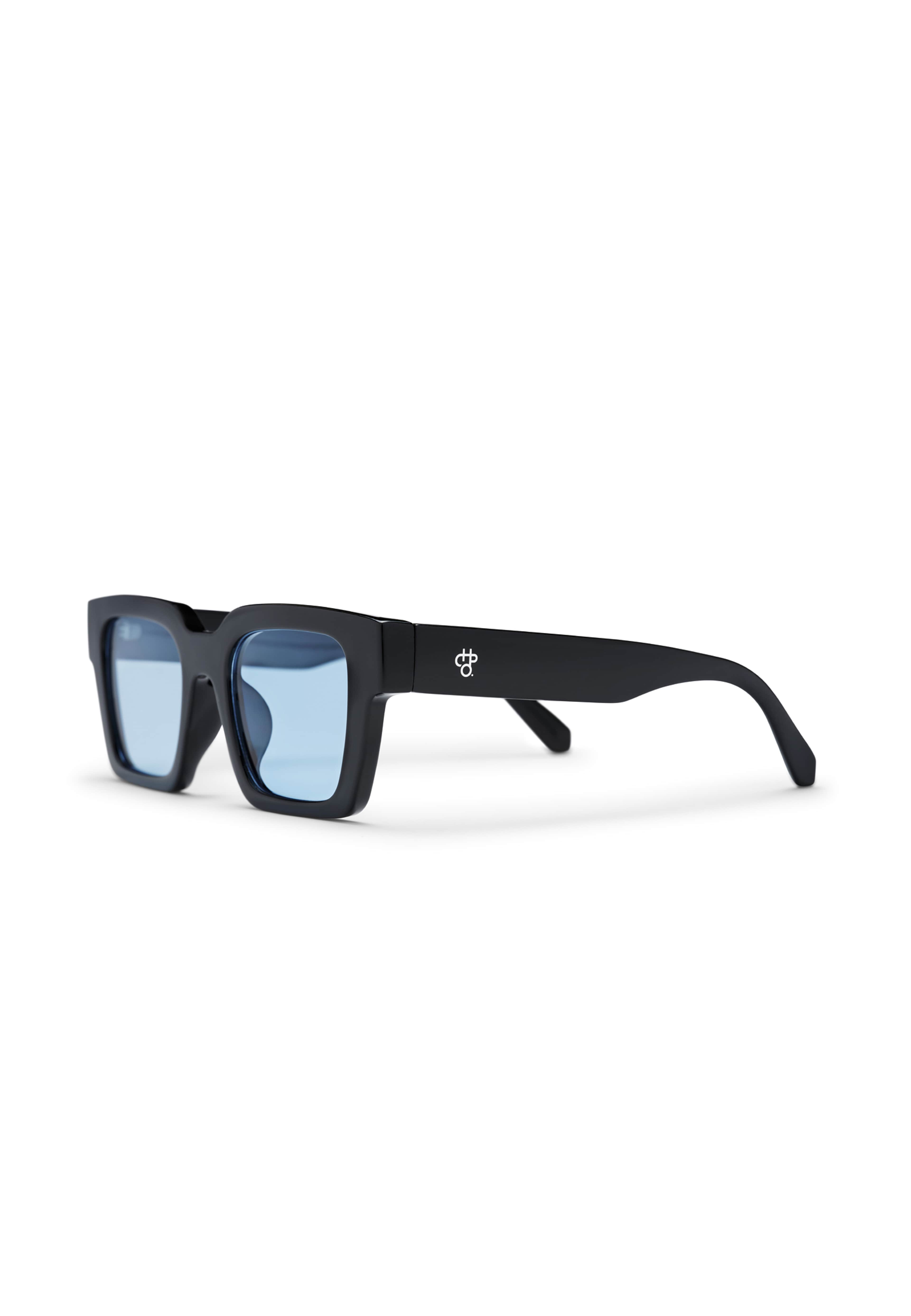 Max, från CHPO, i färgen shiny black/light blue. Klicka för att öppna bilden i stort format